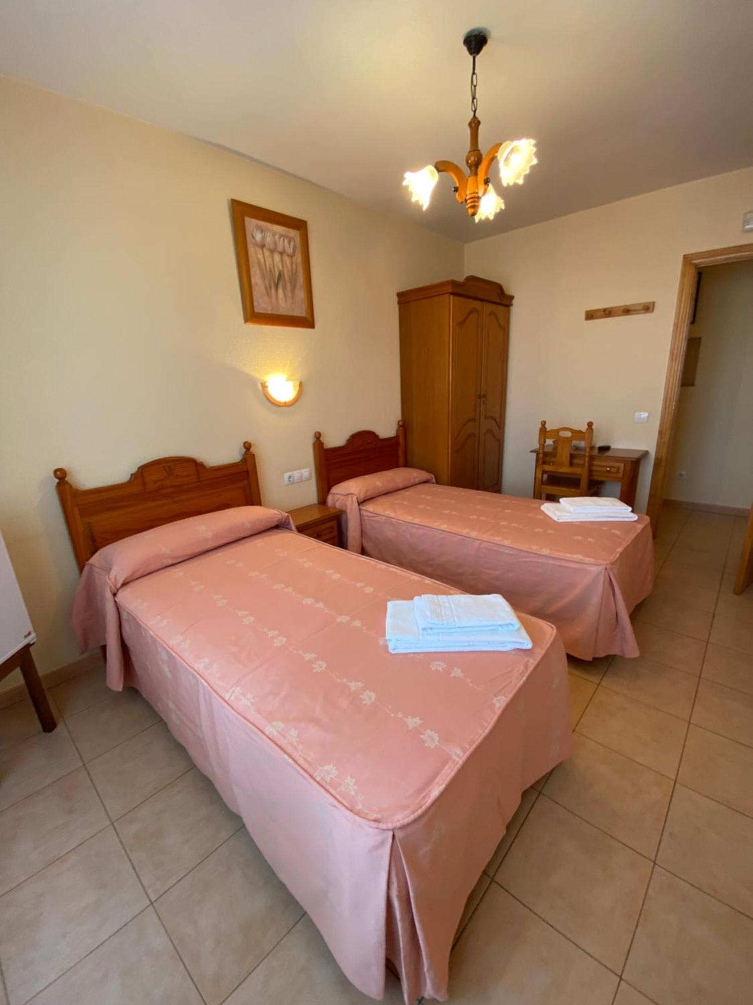 Twin Room Private Bathroom