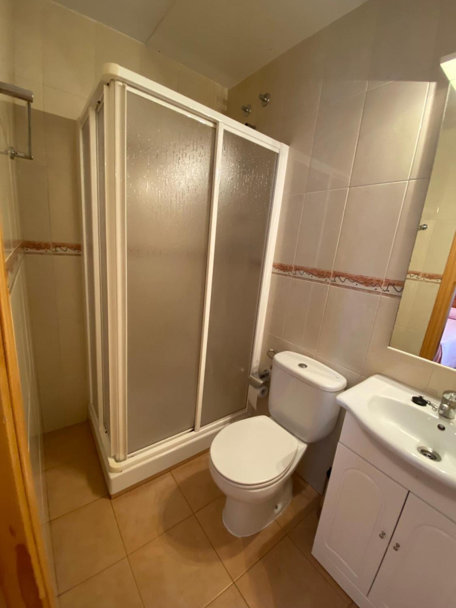 Twin Room Private Bathroom