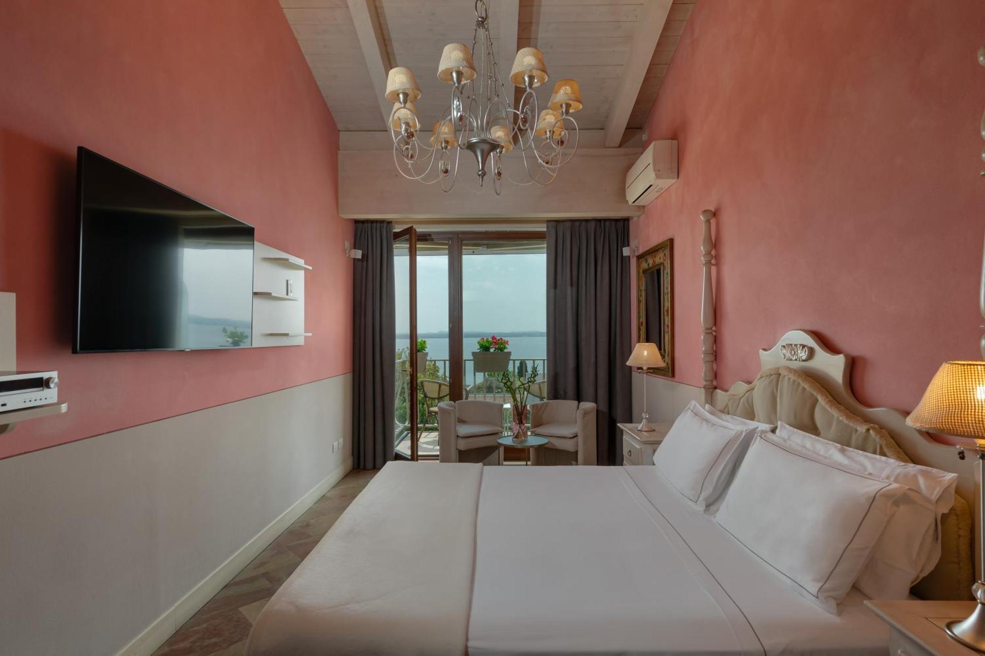 Deluxe Double Room Lake View