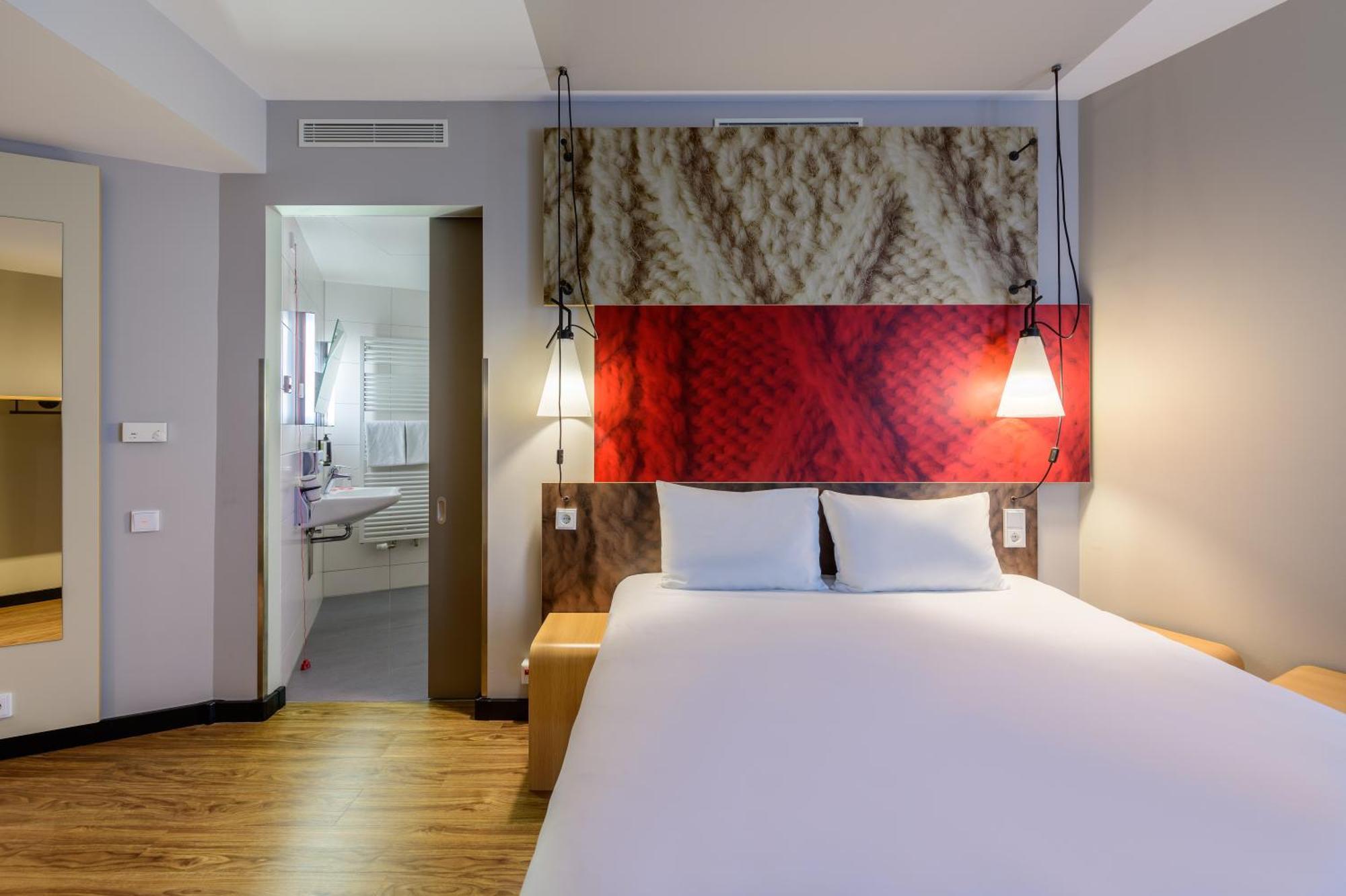 Standard Double Room Mobility Accessible