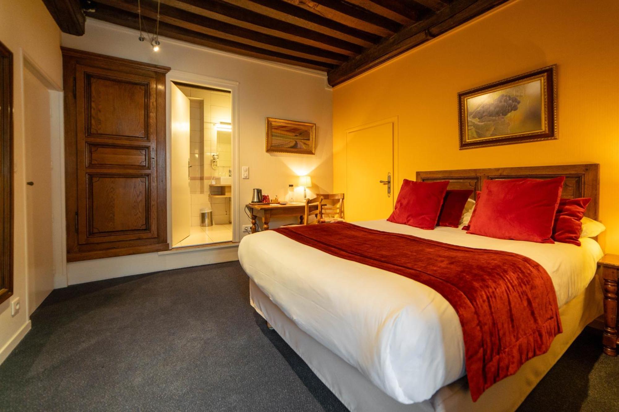 Classic Small Double Room,1425393001:JPEG