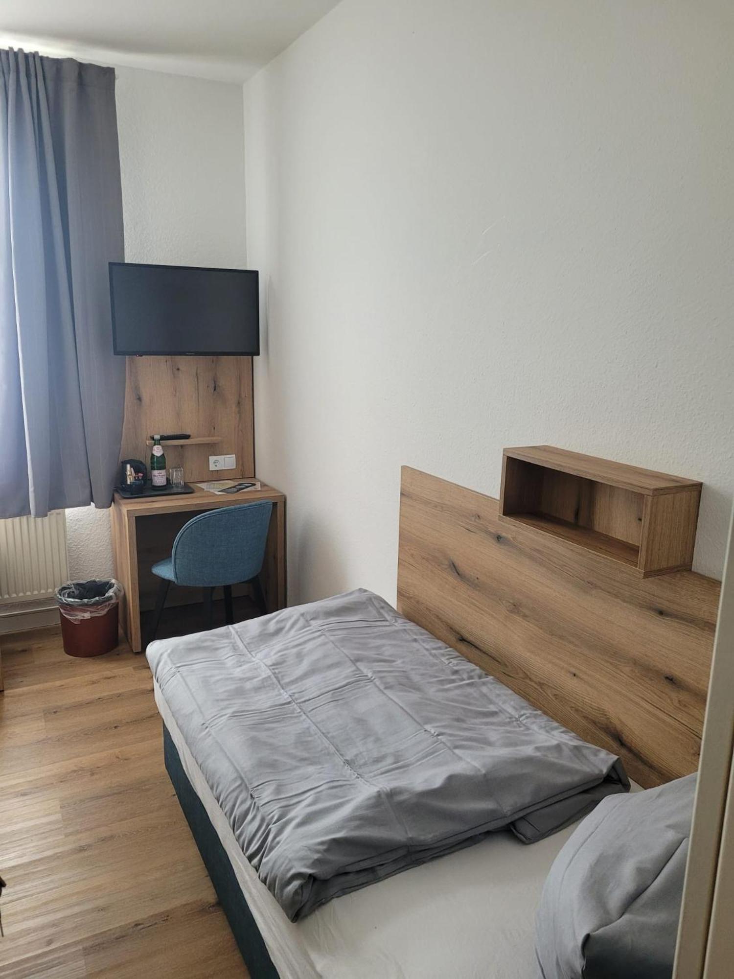 Single Room,1233599723:JPEG