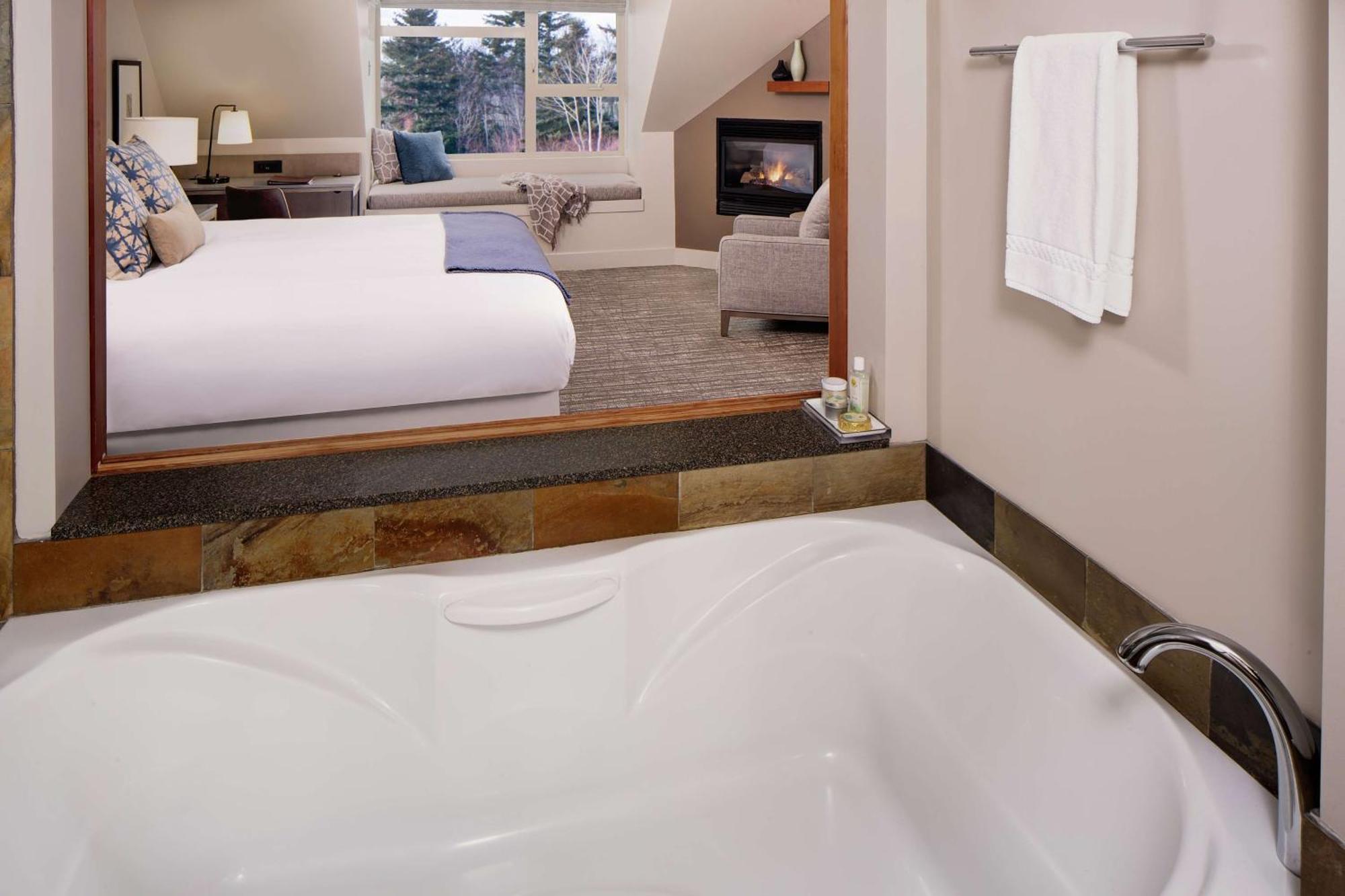King Room Partial Bay View