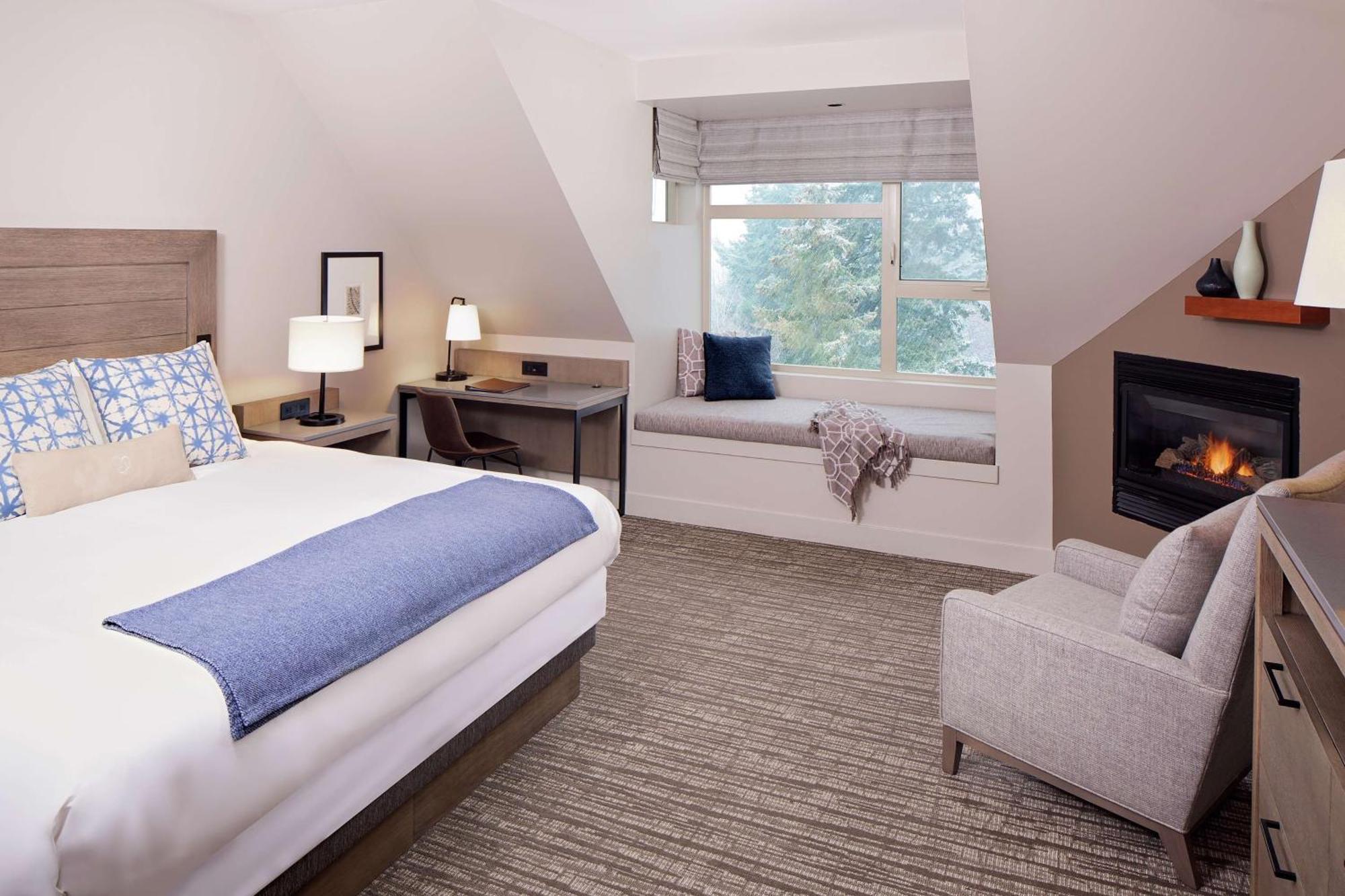King Room Partial Bay View