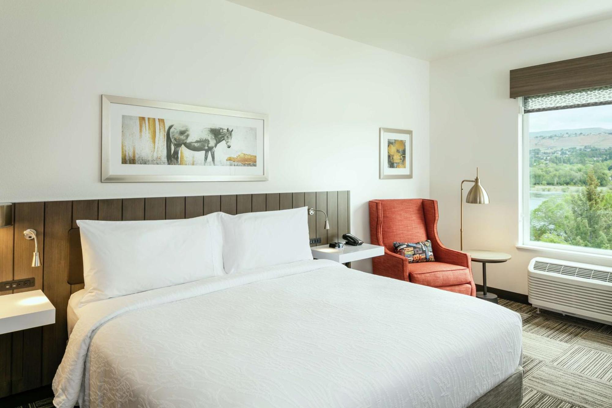 King Room,1557366802:JPEG