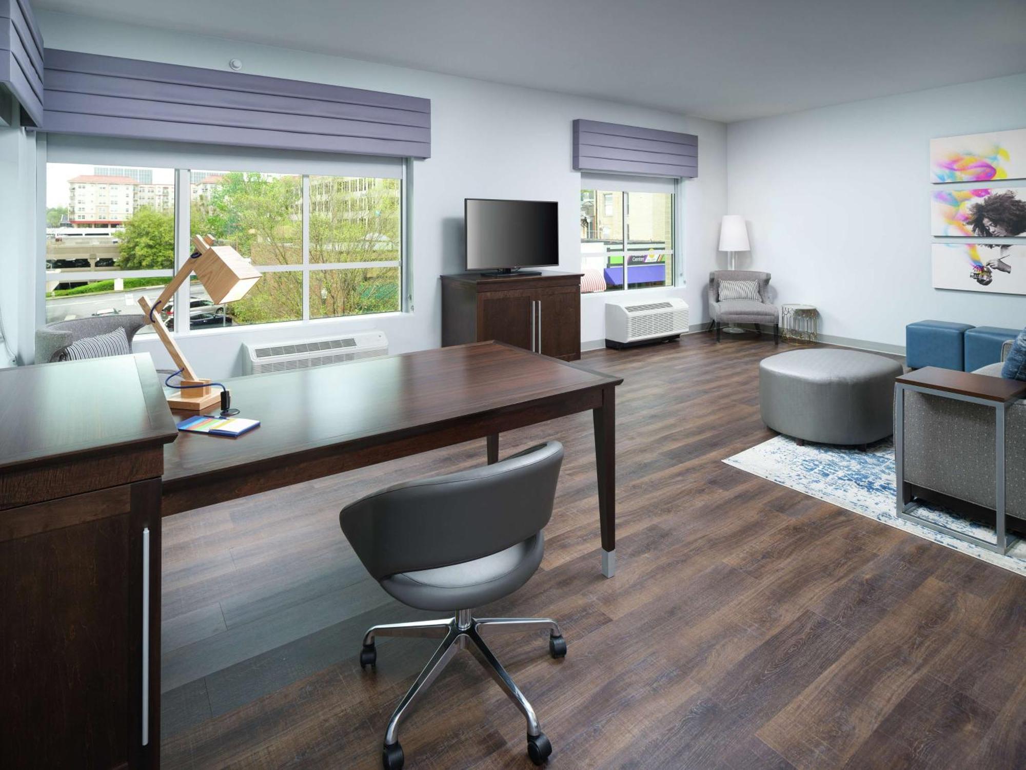 One-Bedroom King Suite - Non-Smoking