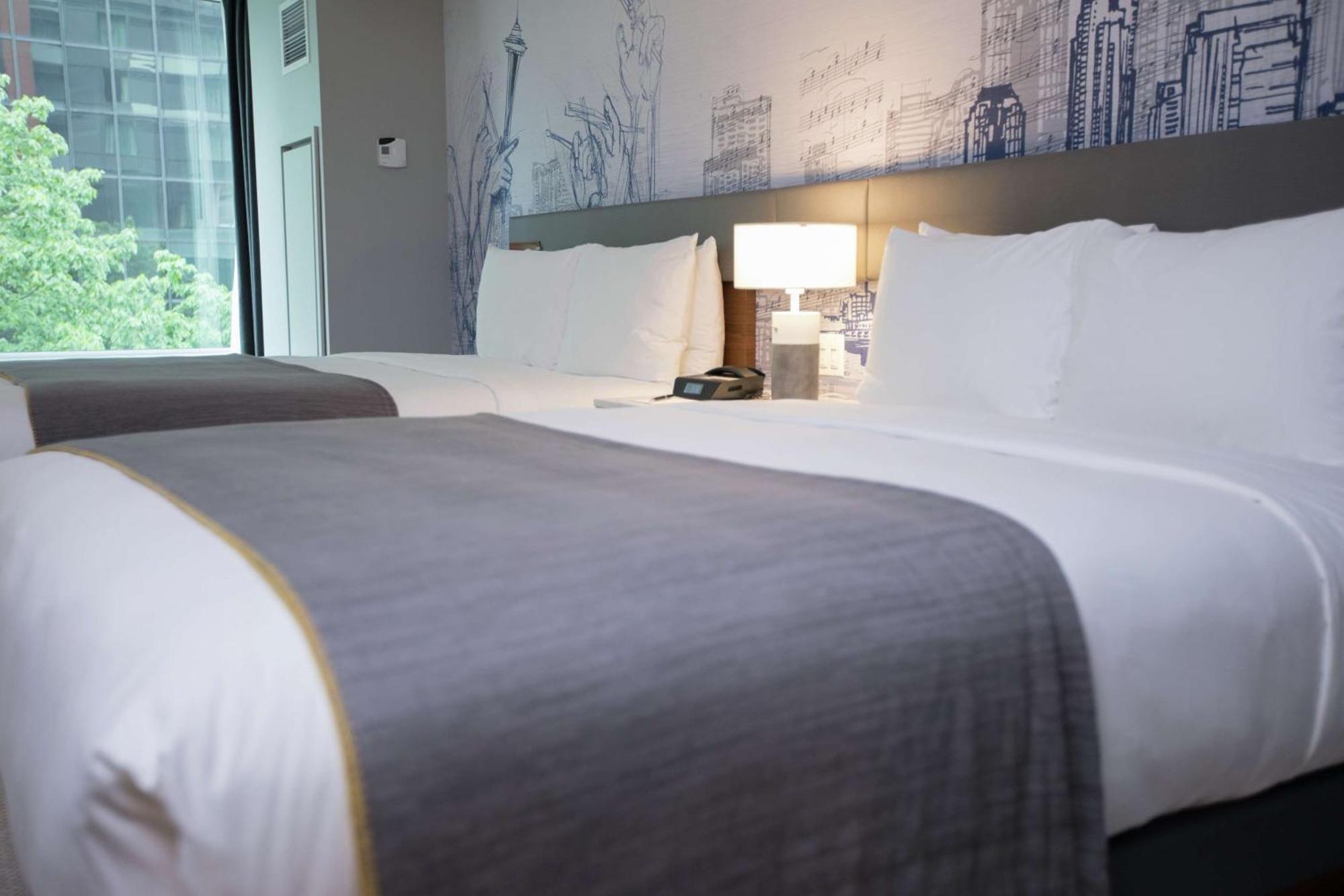 Zimmer mit 2 Queensize-Betten
