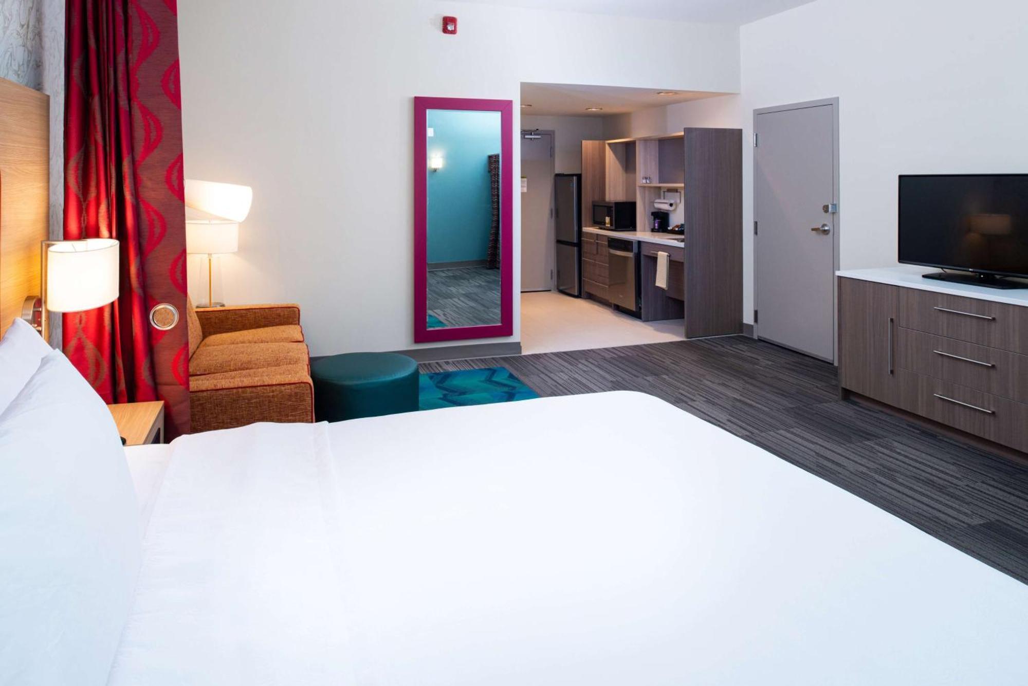 King Studio Suite Mobility Access or Non-Smoking