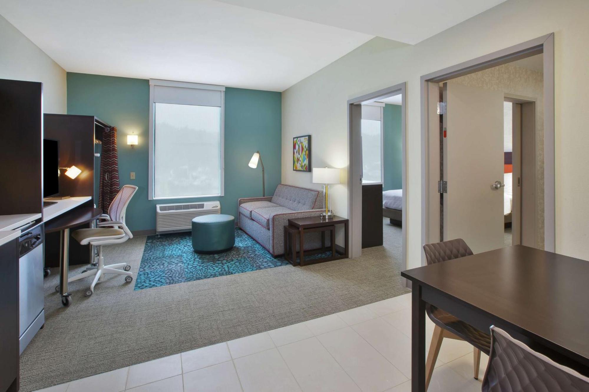 One-Bedroom Queen Suite Non-Smoking