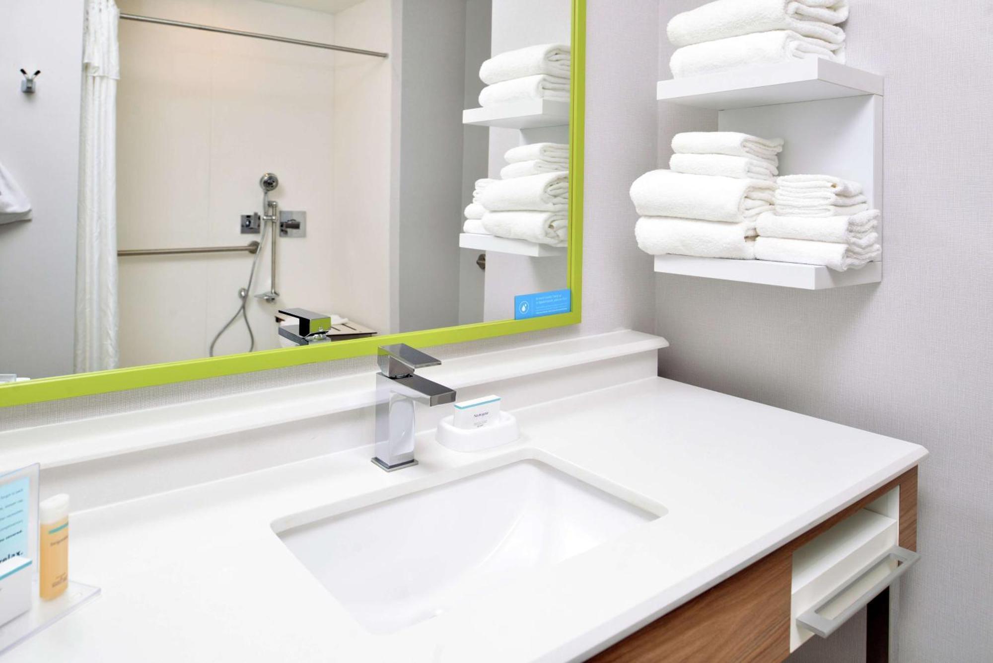 King Room Roll Shower Mobility Hearing Access or Non-Smoking