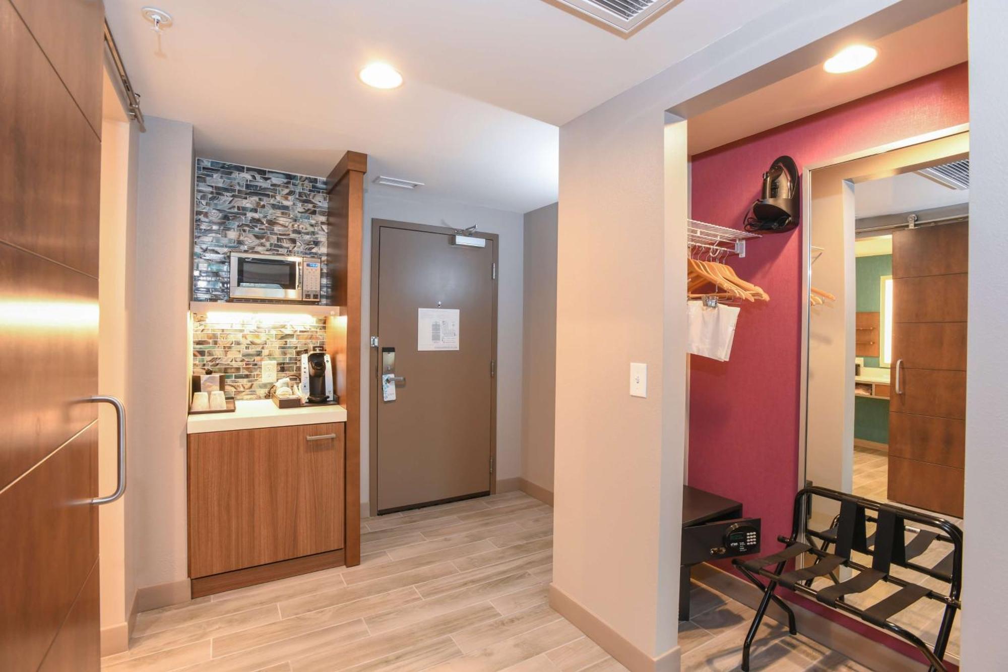 Junior King Suite,1557379519:JPEG