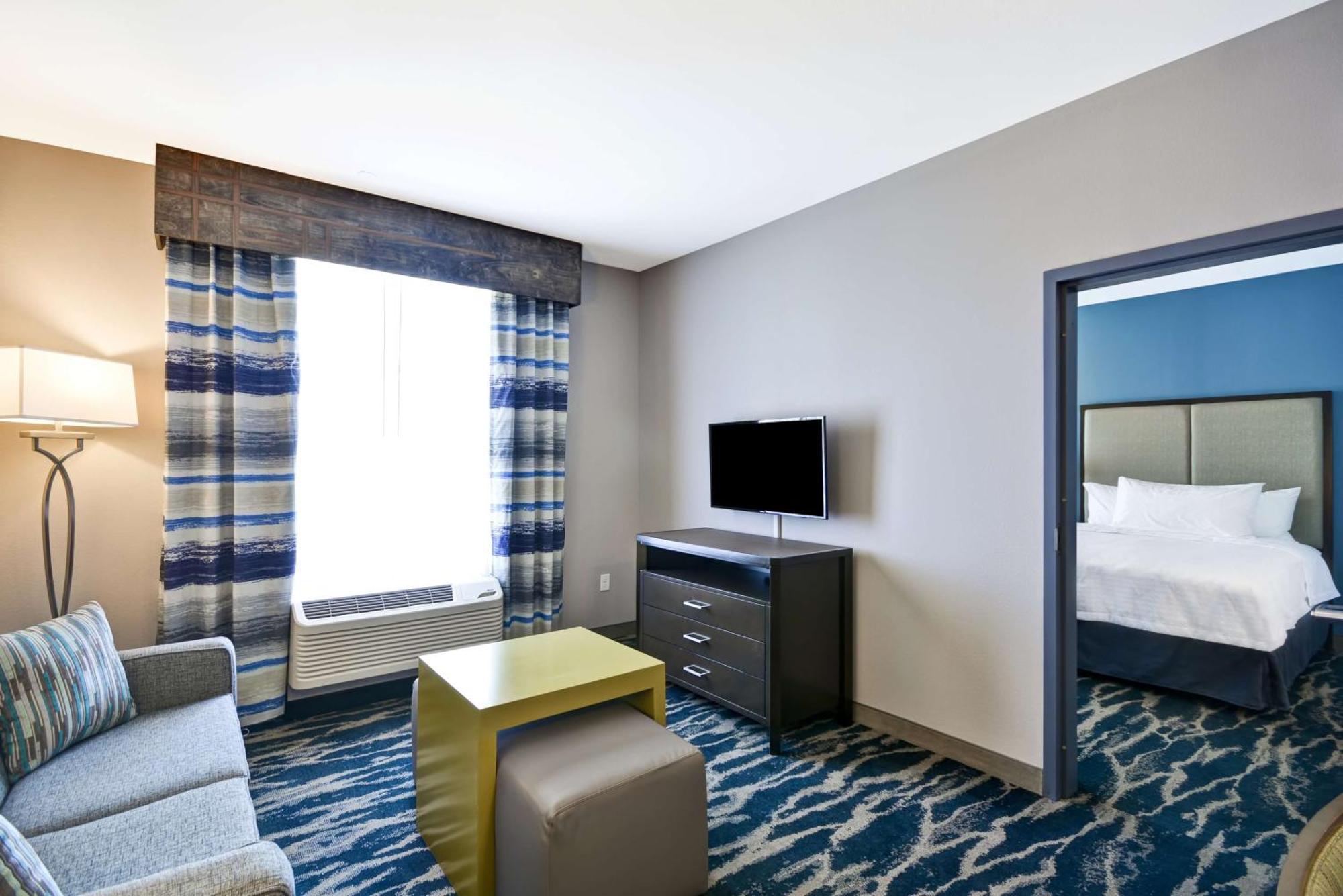 One-Bedroom Queen Suite Two Queen Beds Non-Smoking