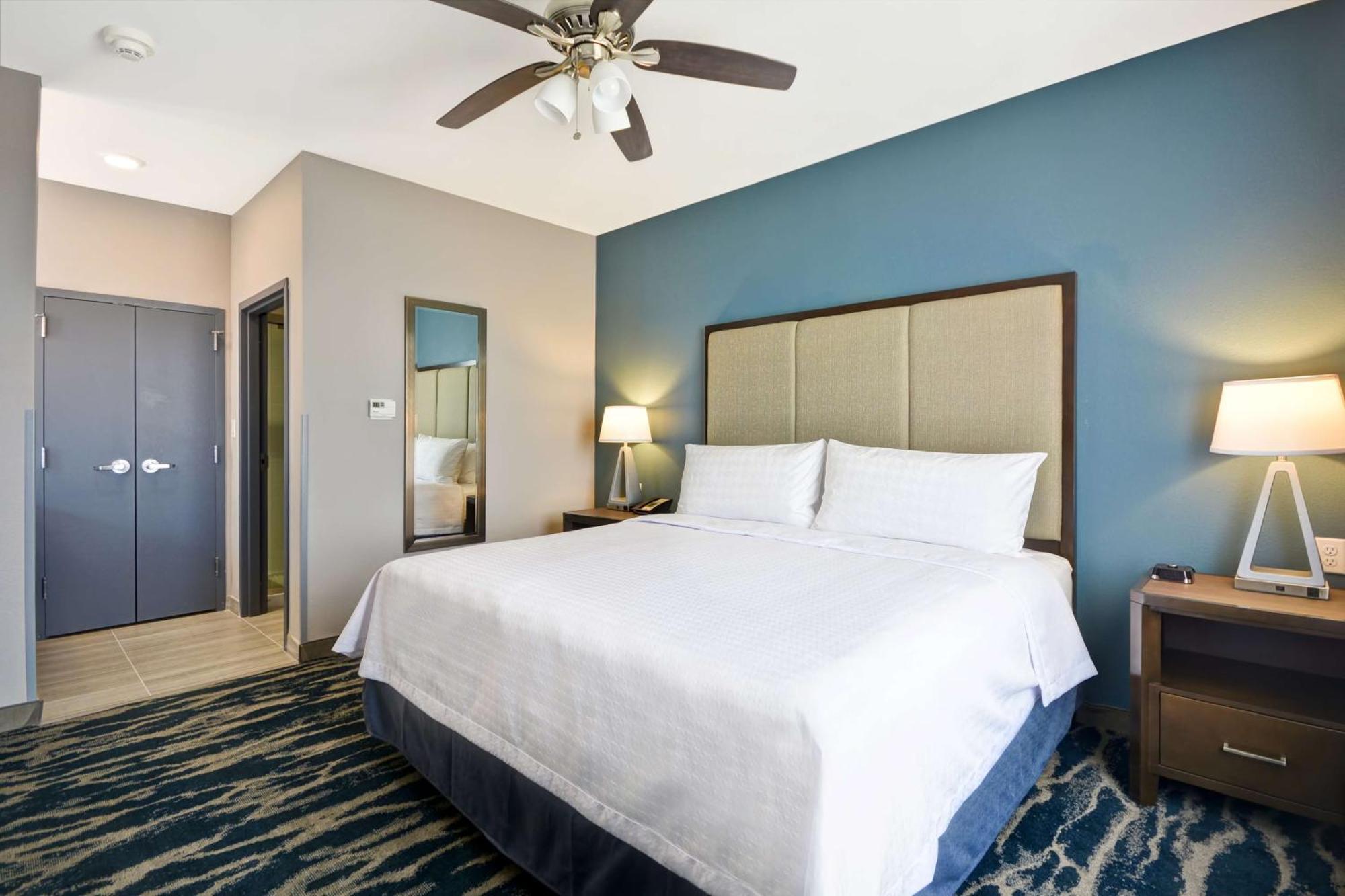 One-Bedroom King Suite Non-Smoking
