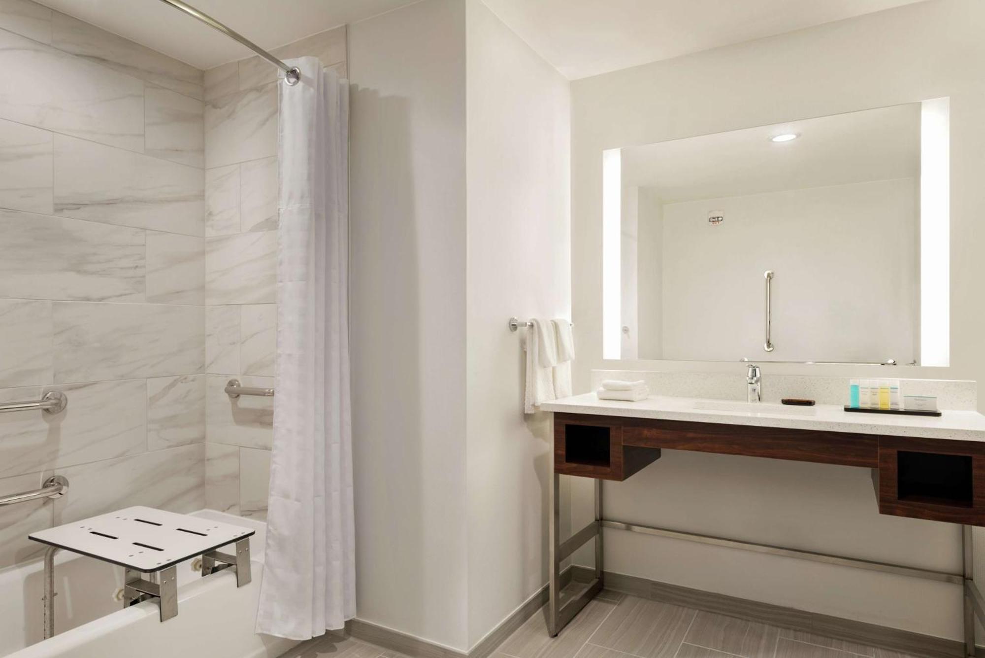 King Studio Suite - Mobility Access