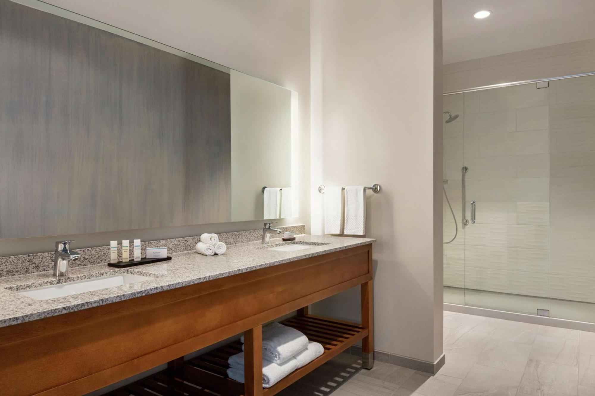 Two Room Corner Suite with Bay View
