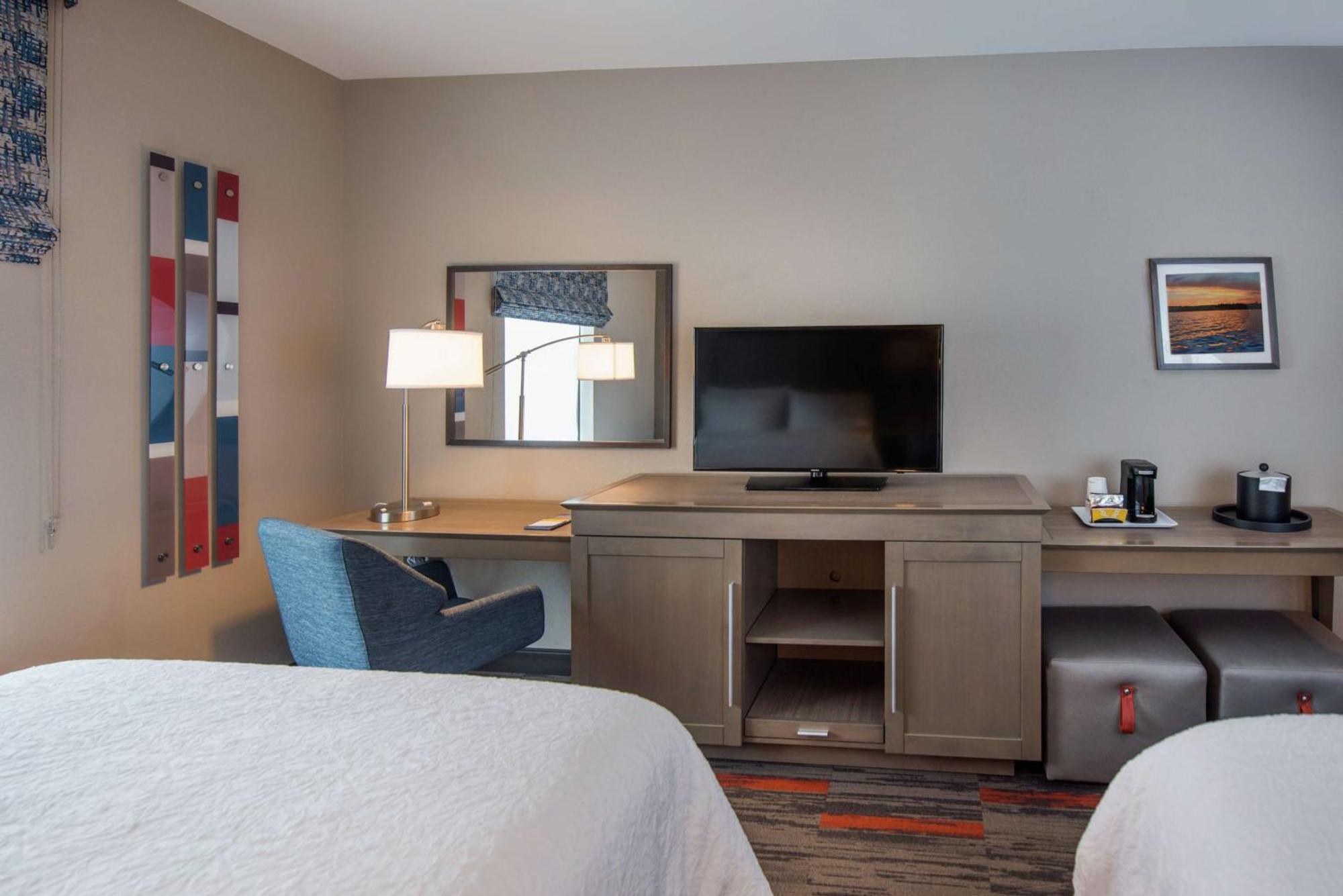 Queen Room Two Queen Beds Hearing Access
