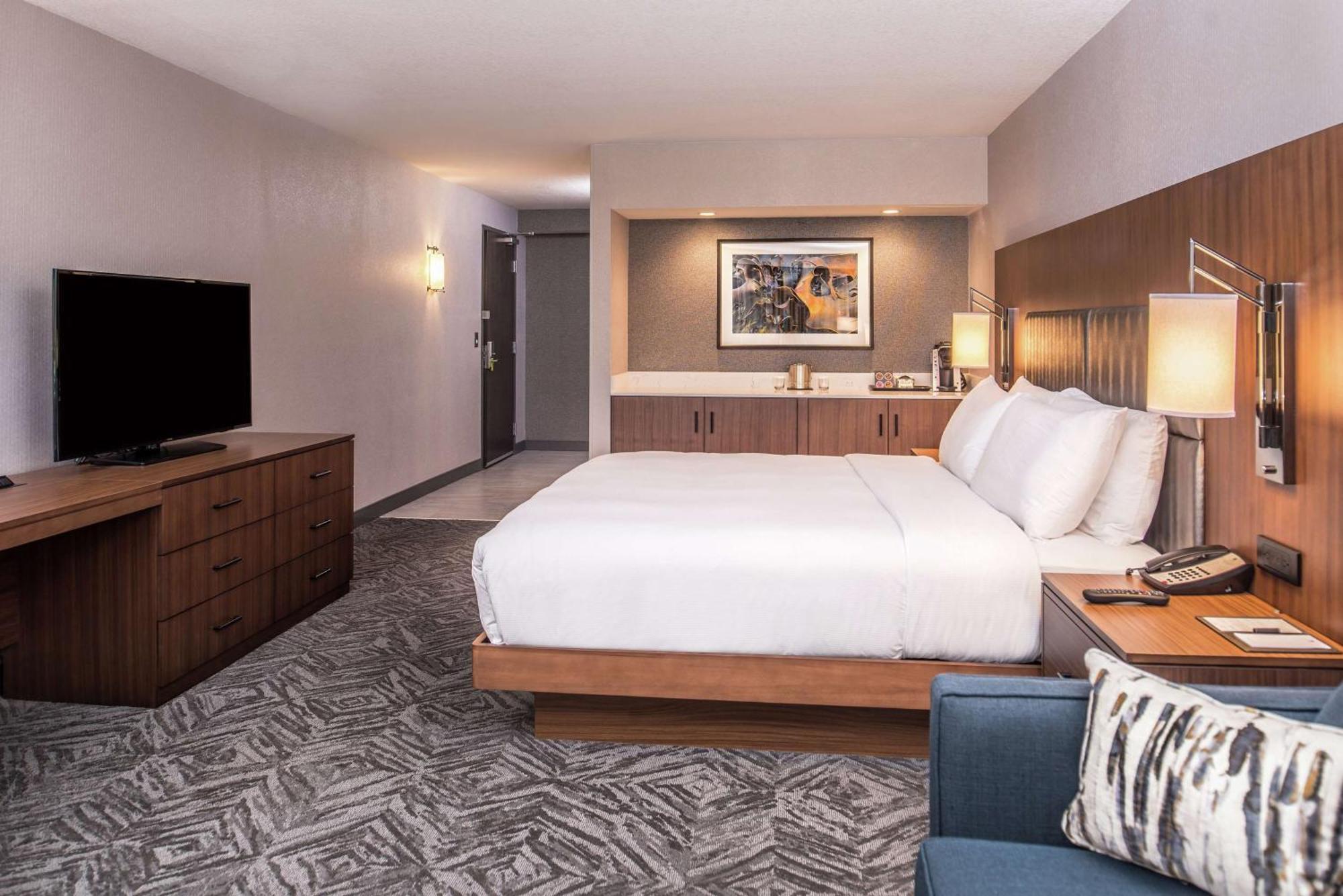 Corner King Suite