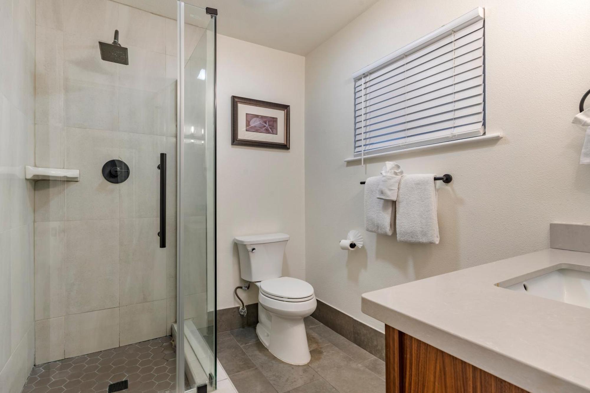 Queen Room Walk Shower Disability Access or Non-Smoking,1642320669:JPEG