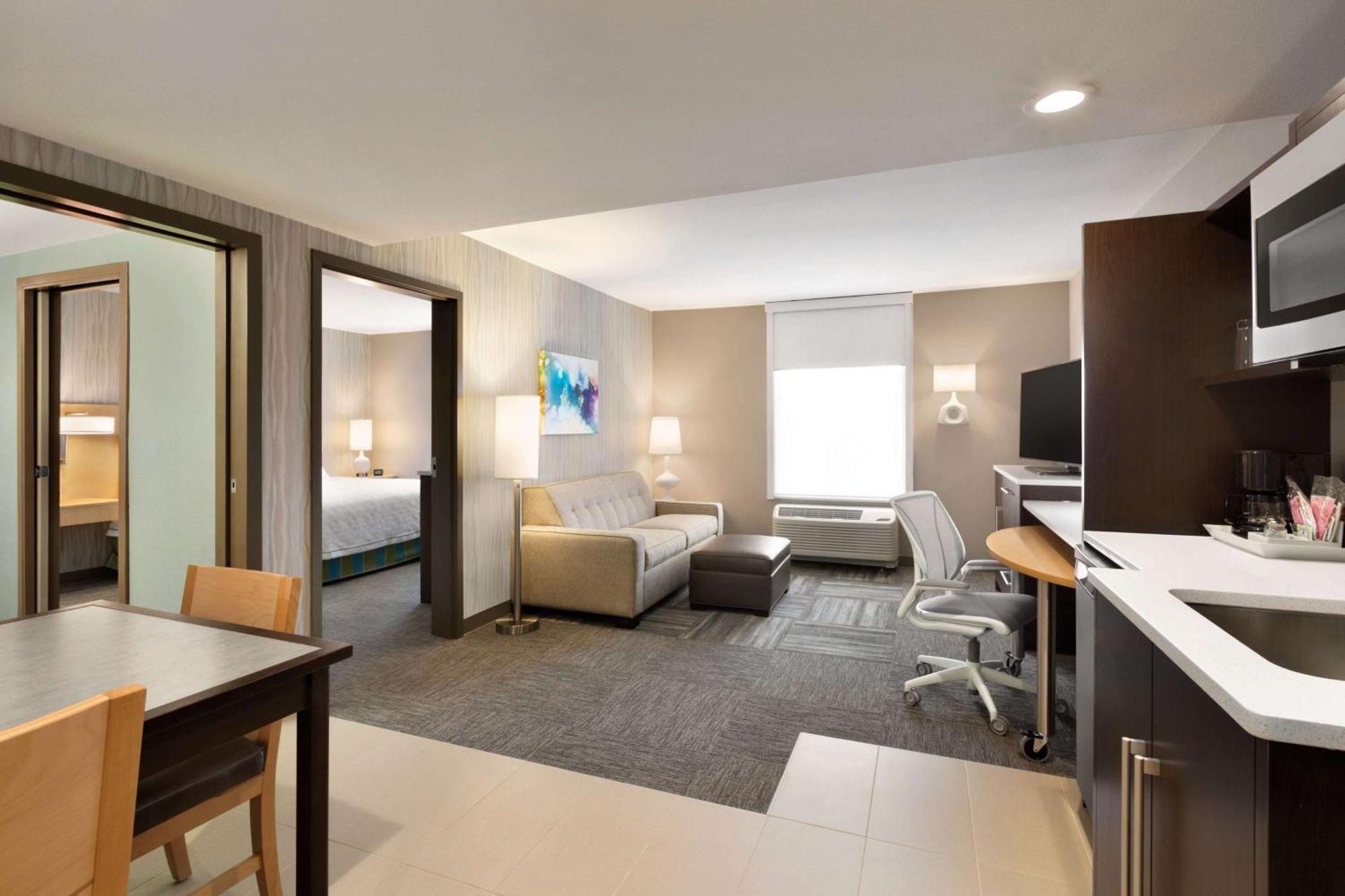 One-Bedroom King Suite Non-Smoking,1557410842:JPEG