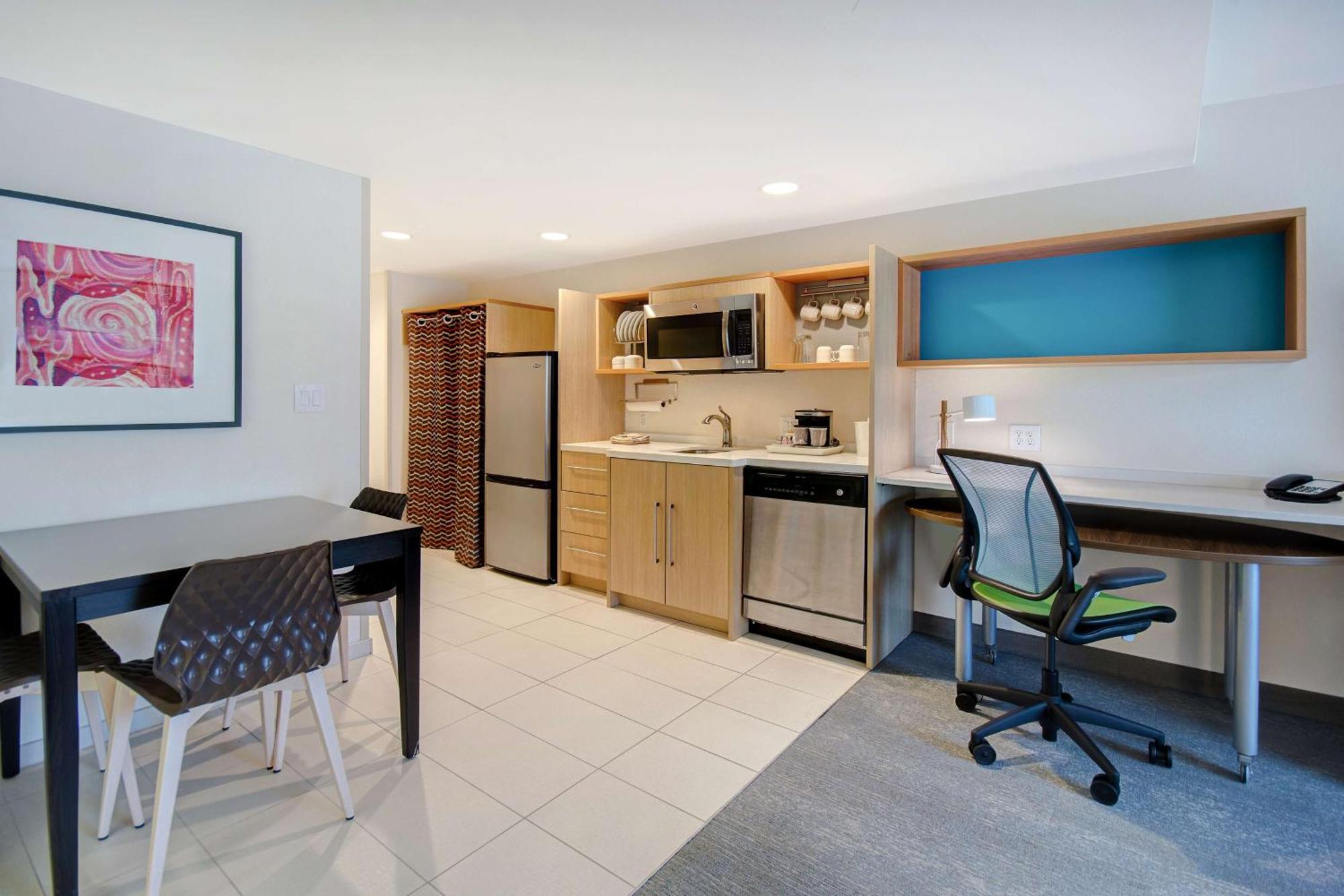 King Suite Hearing Access or Non-Smoking