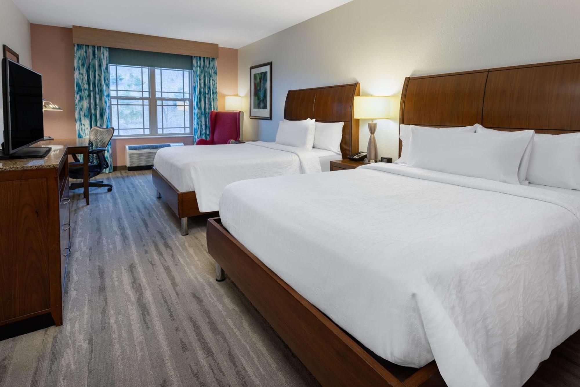 Queen Room Two Queen Beds Hearing Access