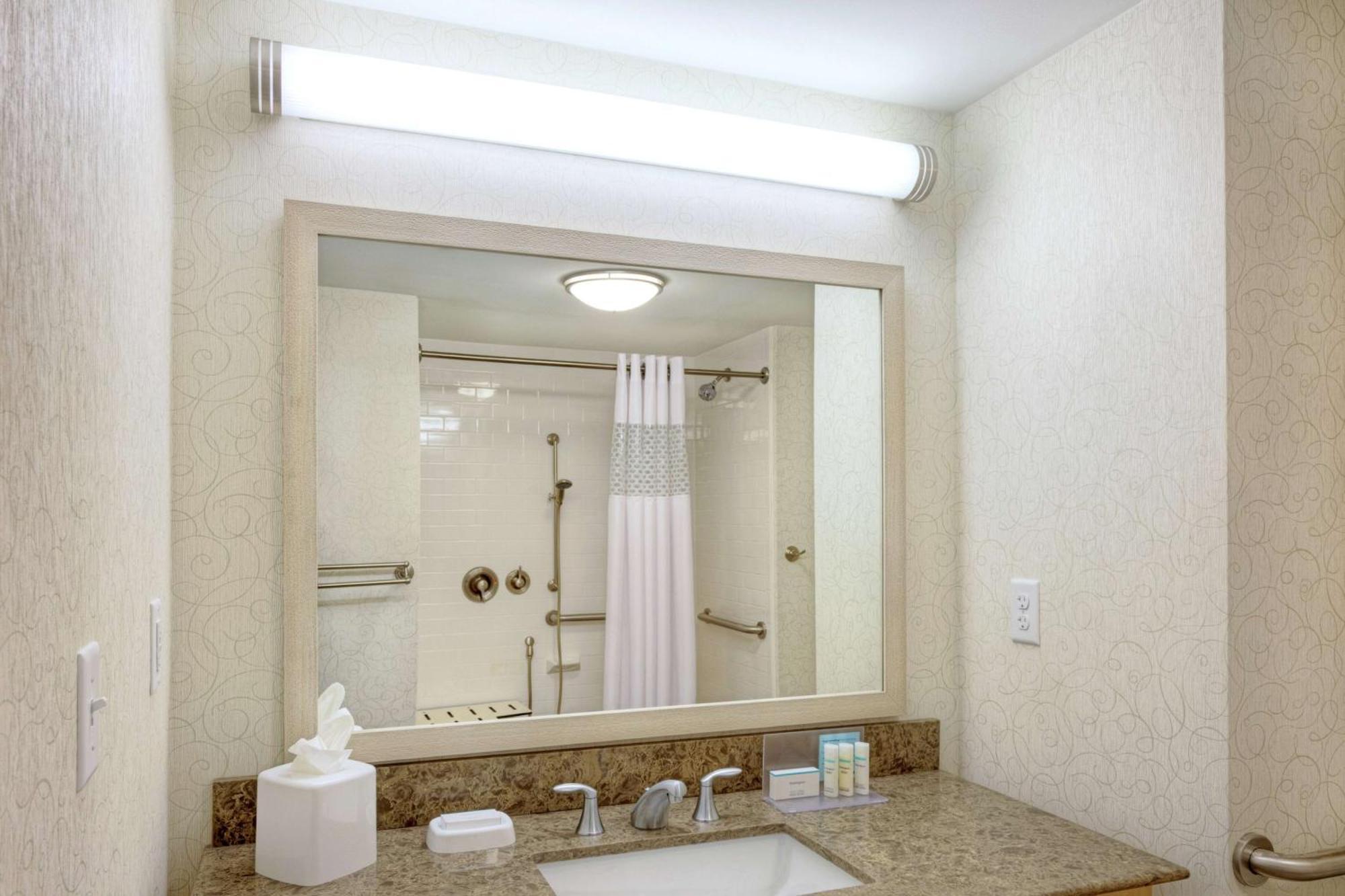 Queen Room Two Queen Beds Roll Shower or Non-Smoking Ocean View