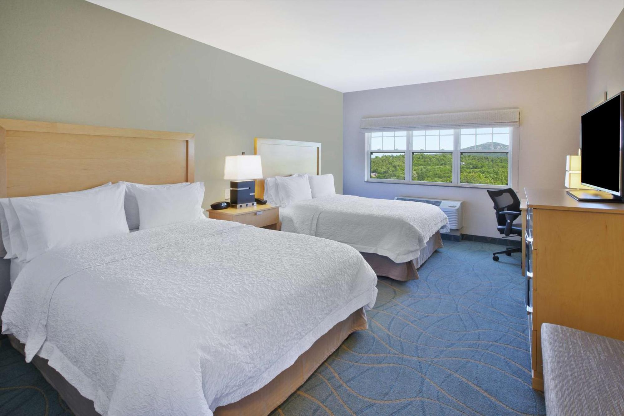 Queen Room Two Queen Beds Mountain View