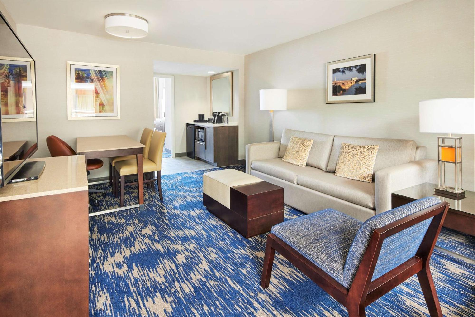 Standard Double Suite,1449978415:JPEG