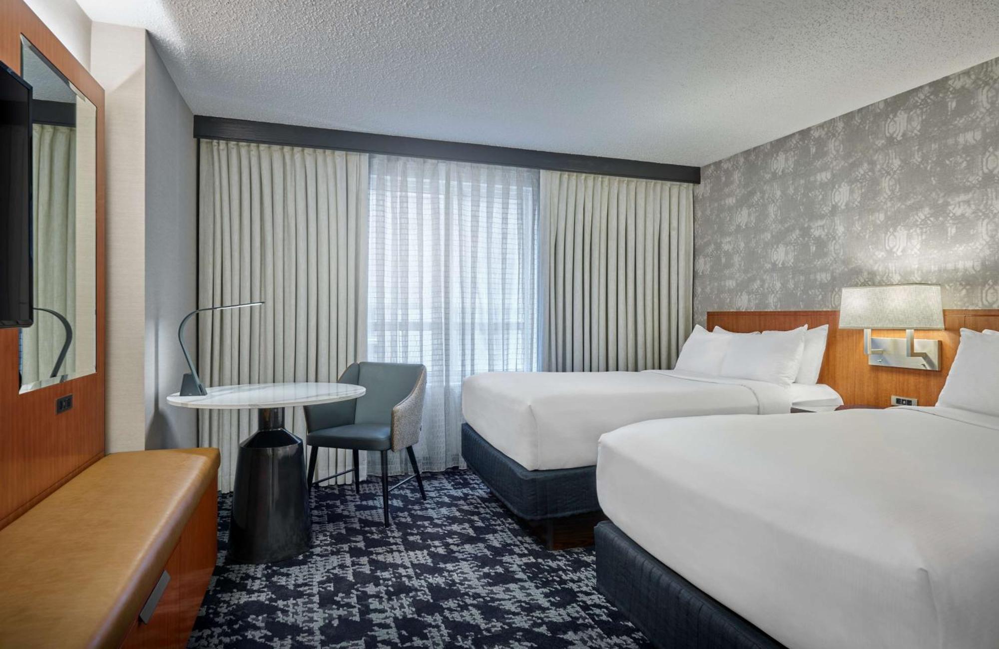 One-Bedroom King Suite Hearing Access or Non-Smoking