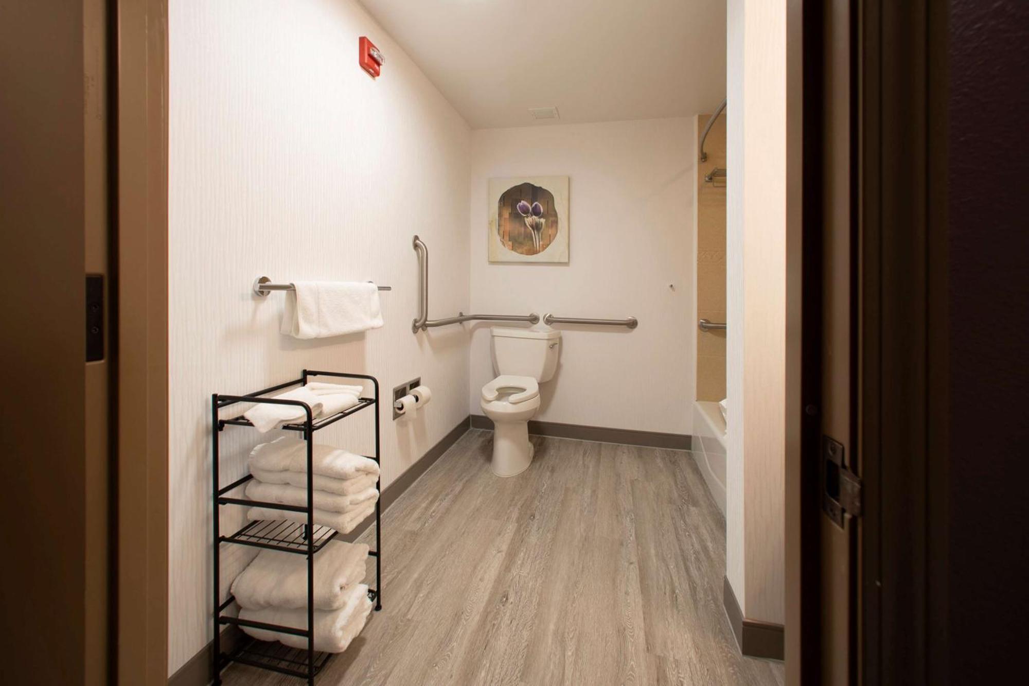 Queen Room with Two Queen Beds and Accessible Tub - Mobility Access