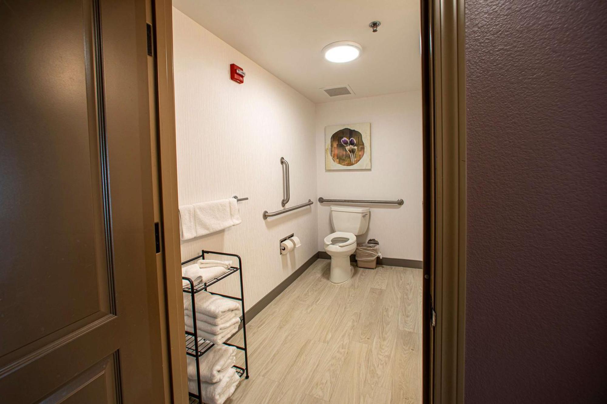 Queen Room Two Queen Beds Accessible Tub Mobility Access