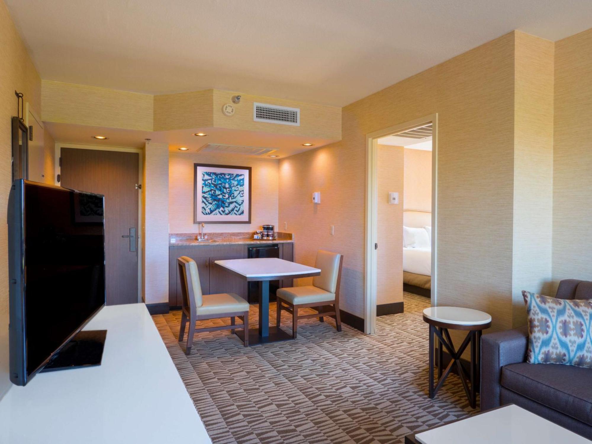 One-Bedroom King Suite,1498925314:JPEG