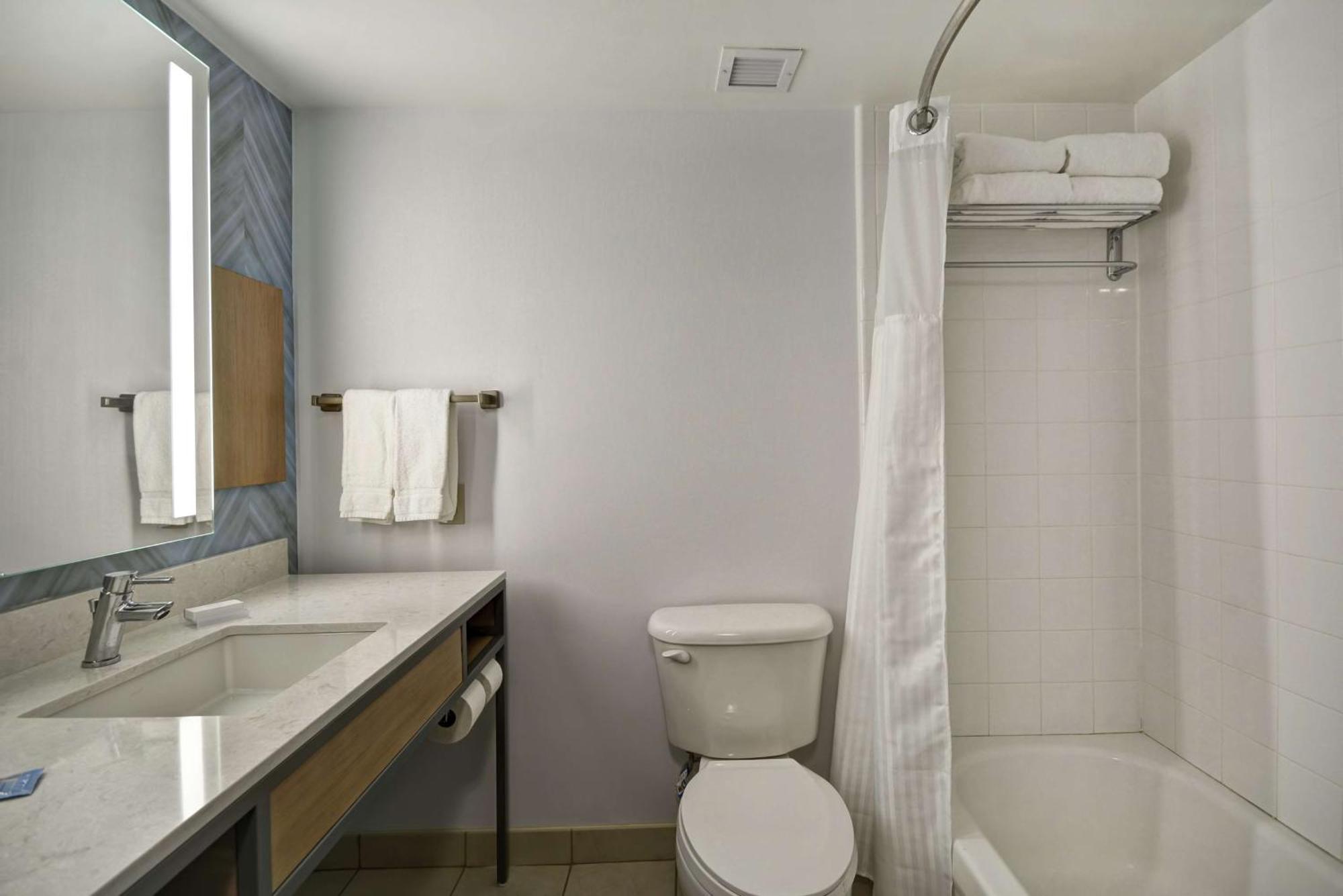 Junior King Suite - Hearing Access,1557451465:JPEG