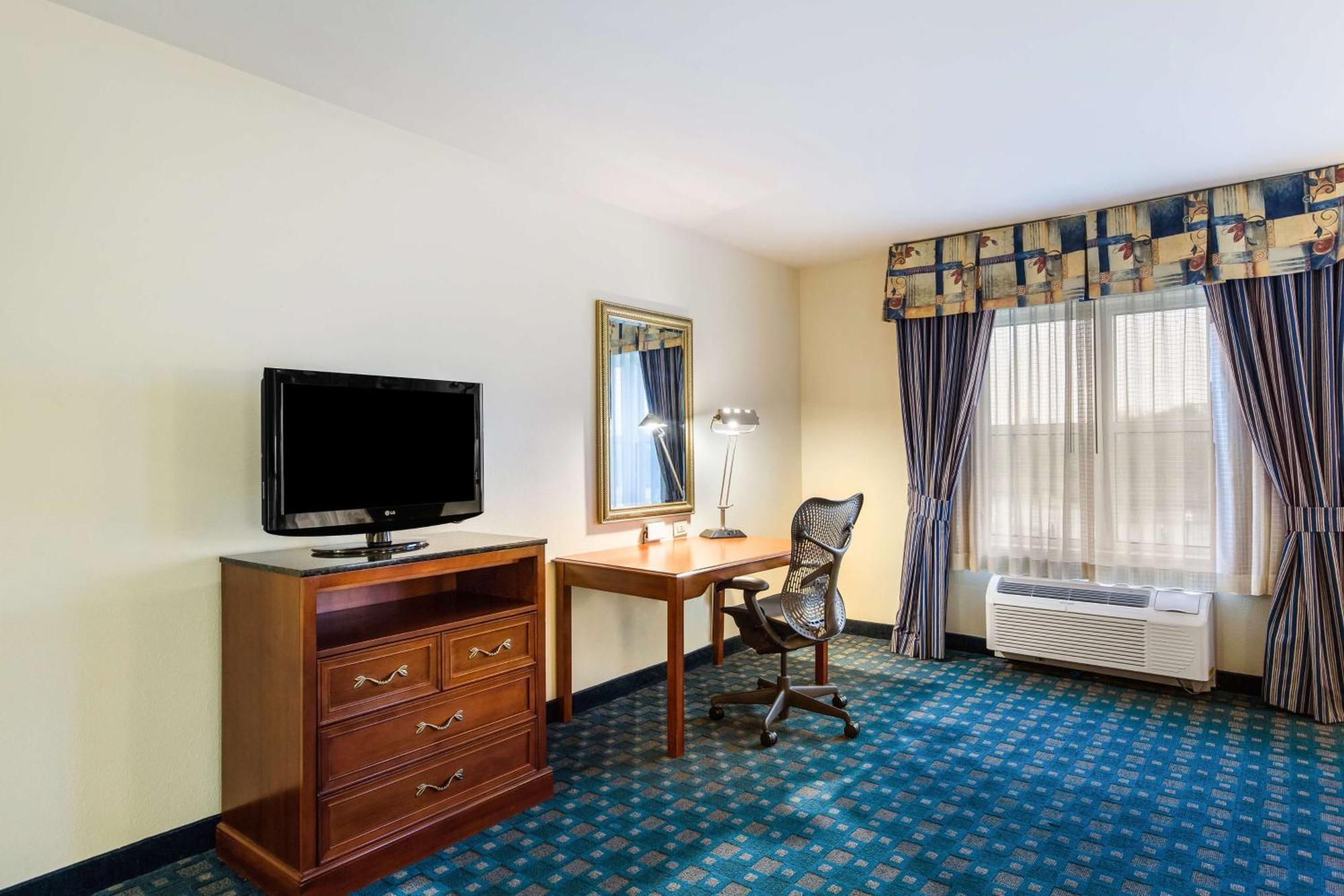 King Room with Tub - Mobility and Hearing Access