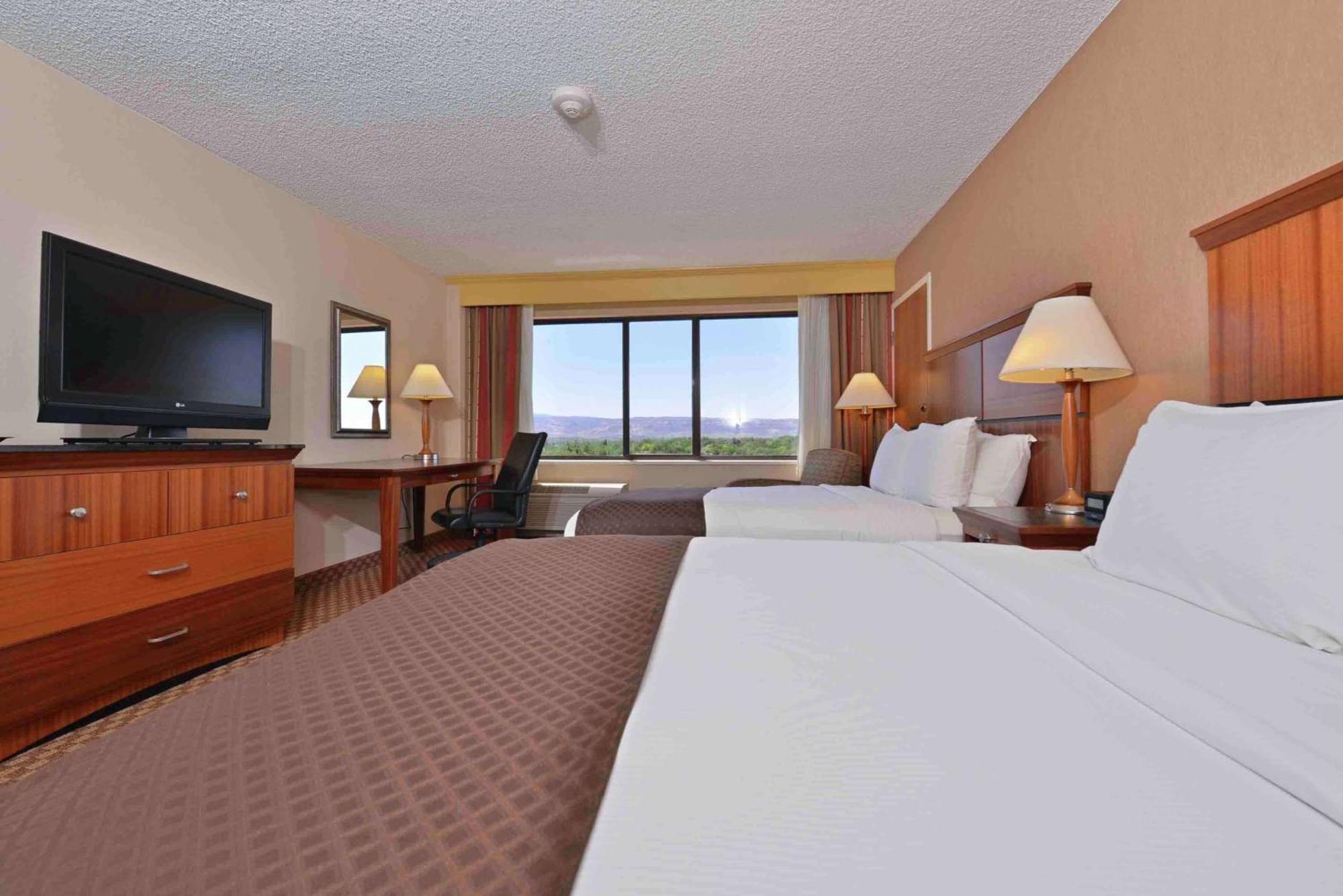 Queen Room Two Queen Beds Non-Smoking