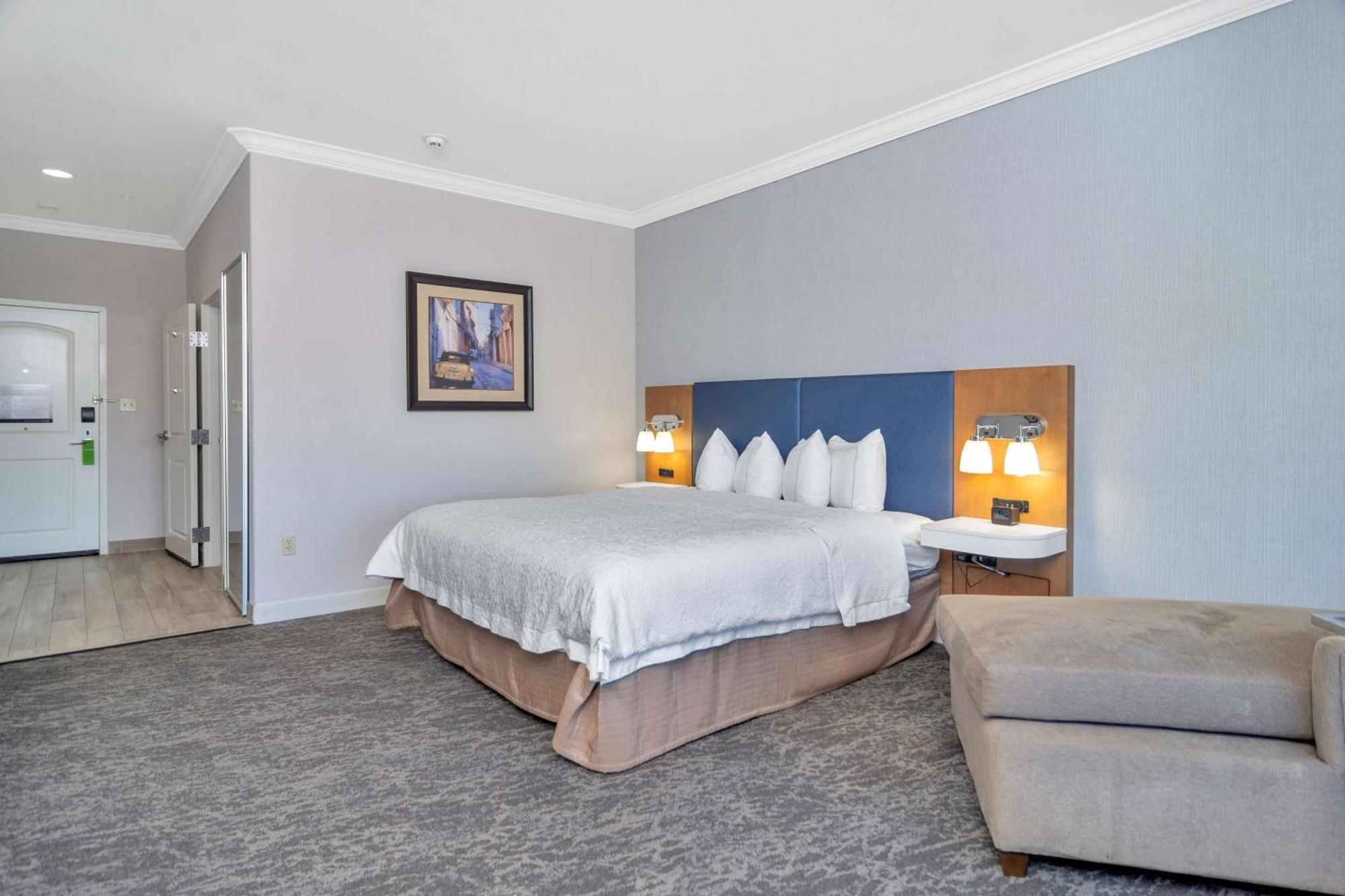 King Room Accessible Tub Mobility Hearing Access or Non-Smoking