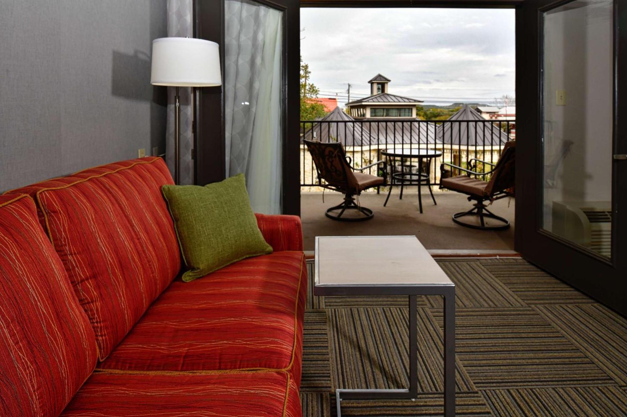 King Room Balcony Courtyard View Non-Smoking