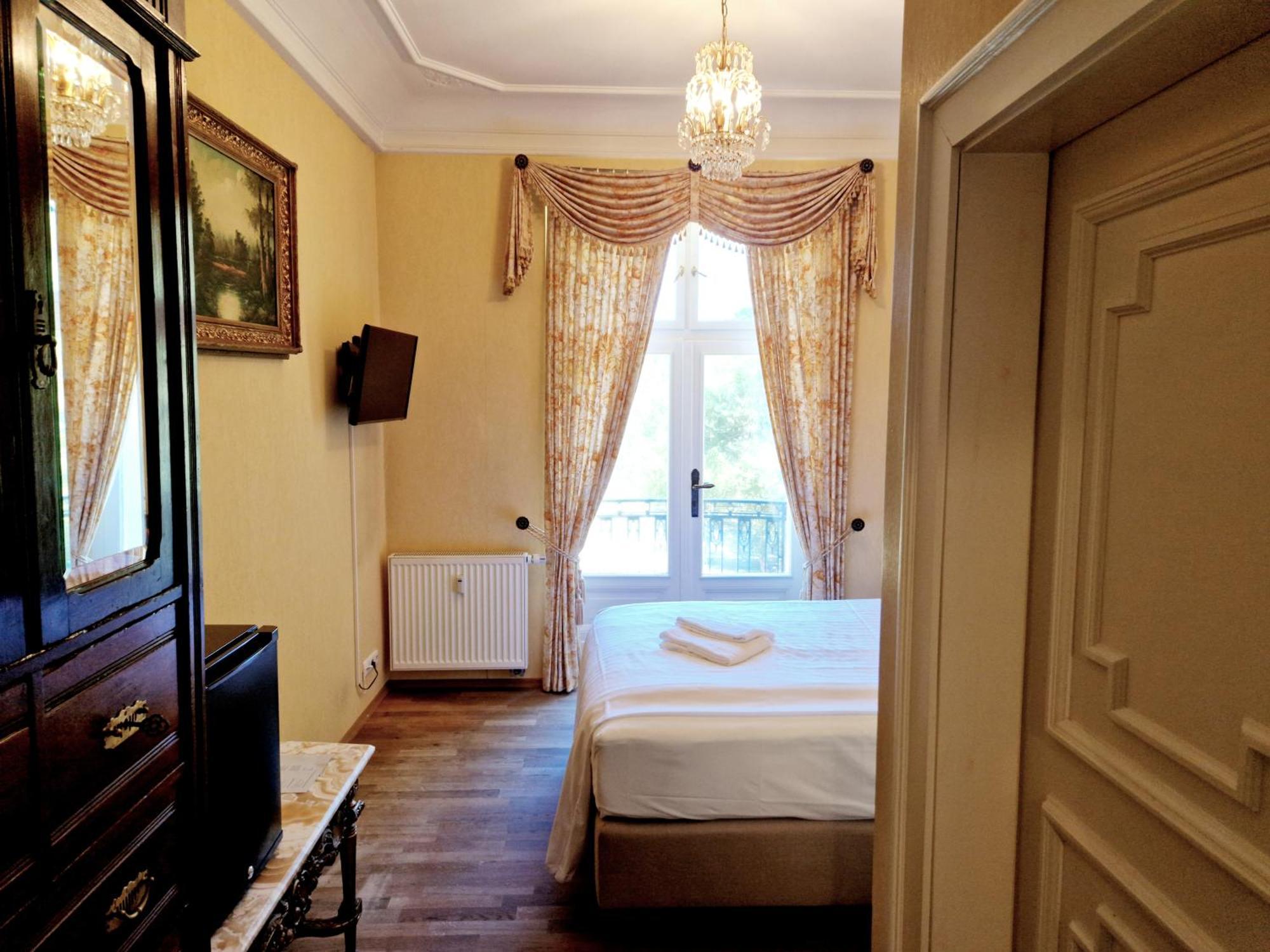 Cozy Double Room