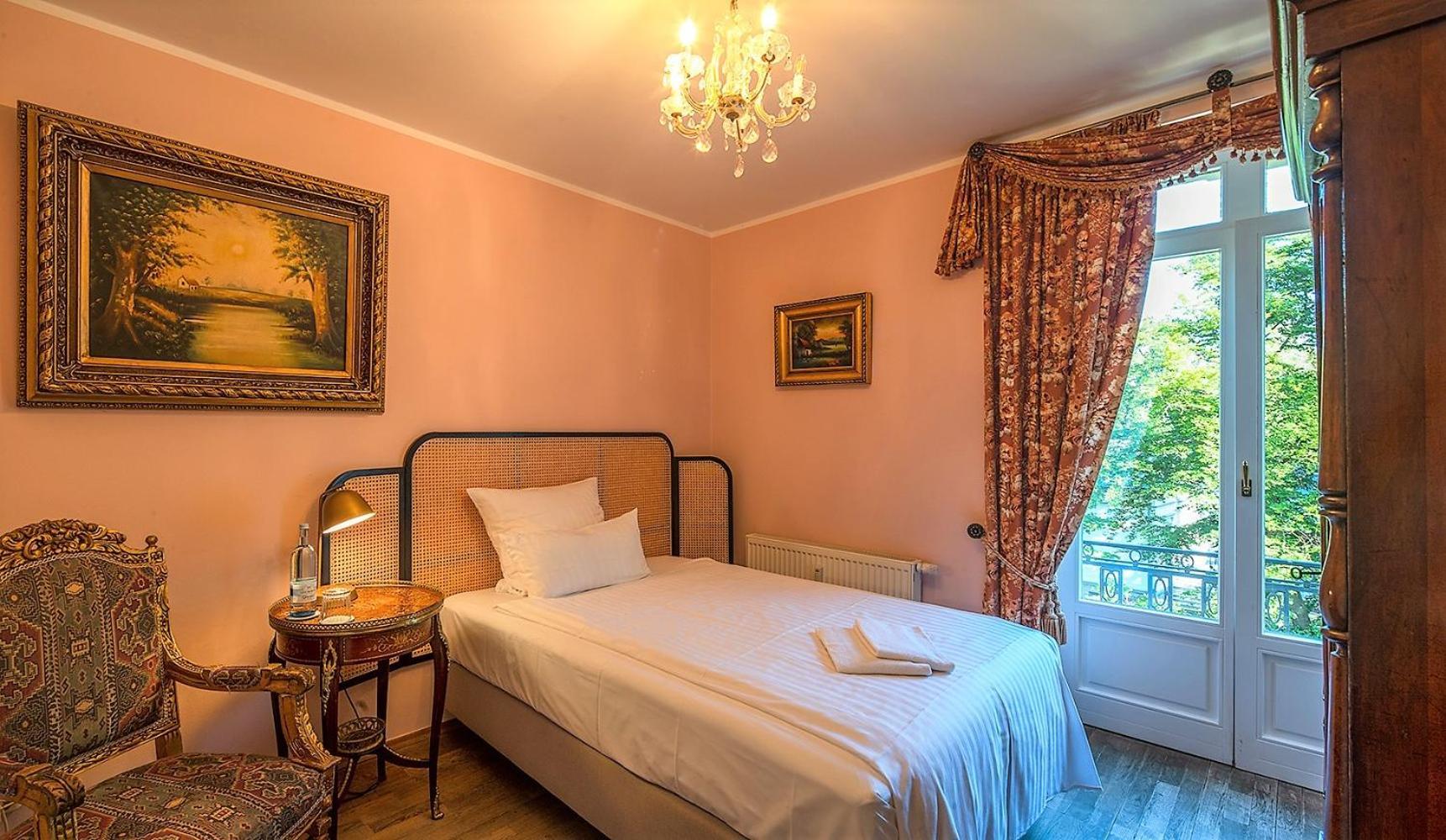 Cozy Double Room