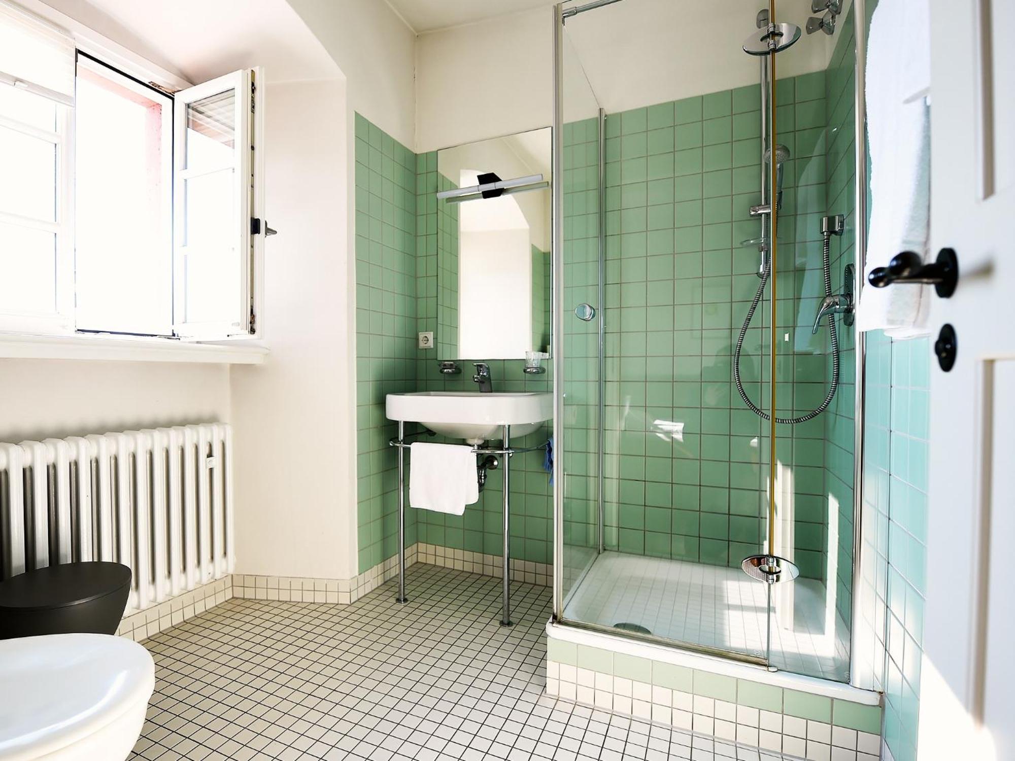 Single Room Shared Shower Toilet