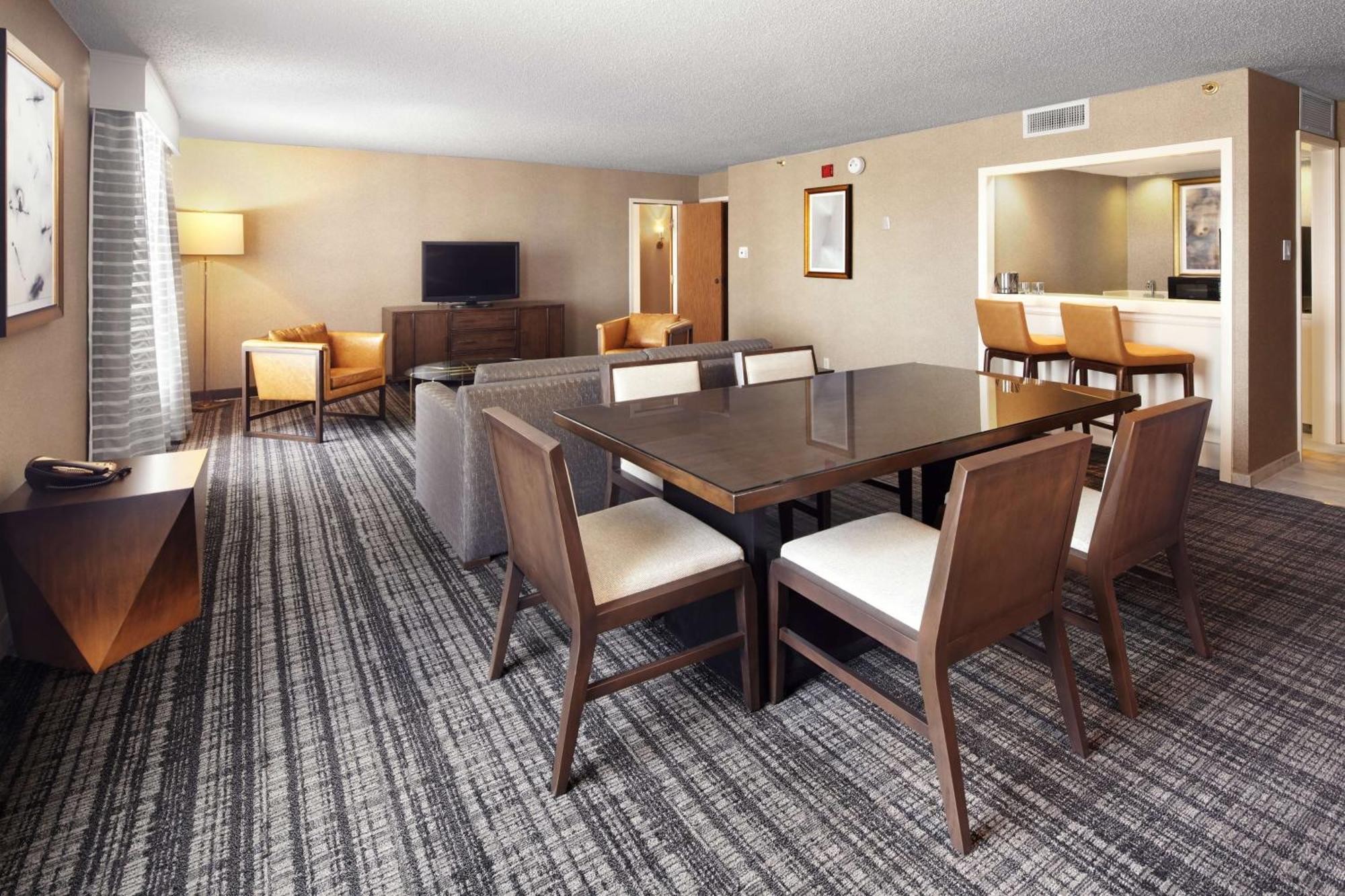 One-Bedroom Suite,1557813457:JPEG