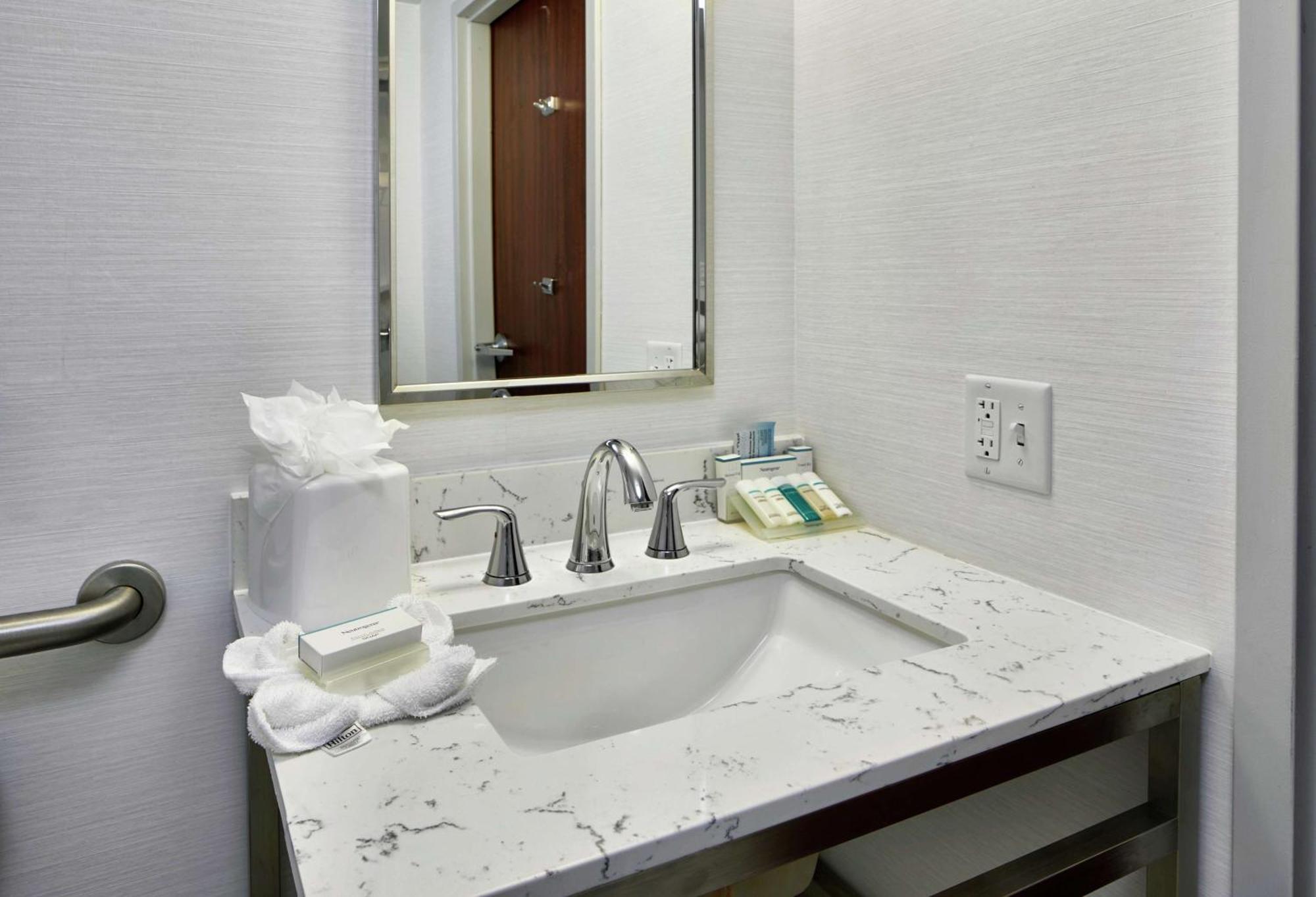 Queen Room Two Queen Beds Bath Tub Mobility Access