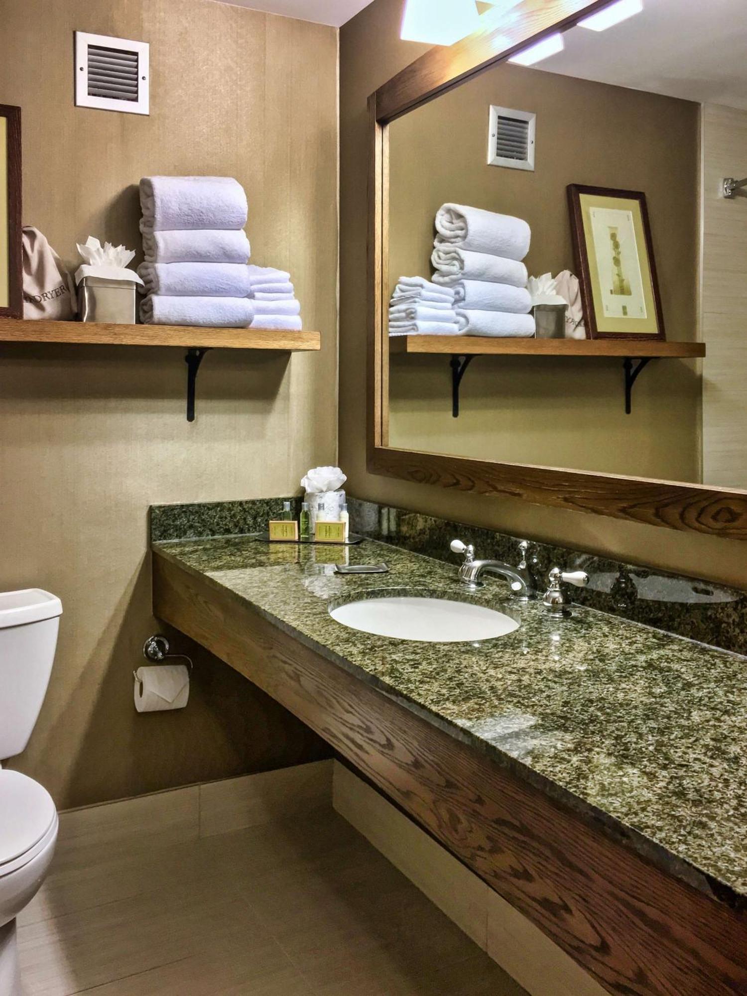 Deluxe Queen Room with Two Queen Beds - Non-Smoking