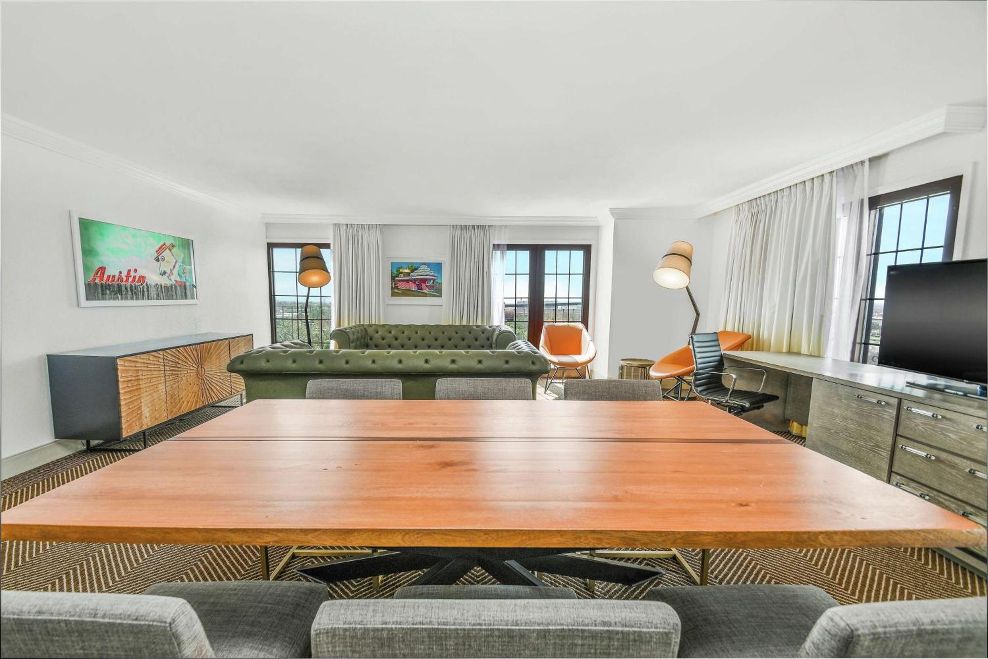 One-Bedroom King Suite,1557824782:JPEG
