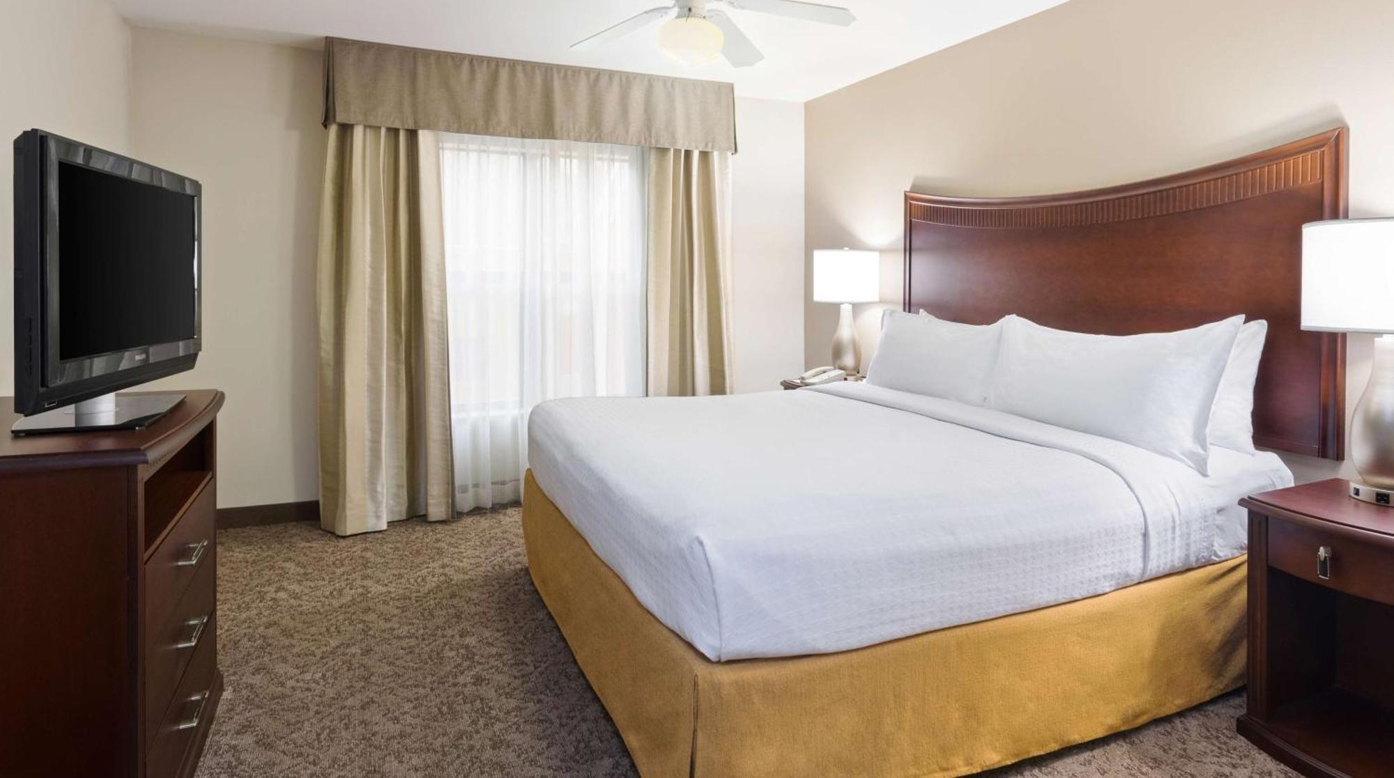 One-Bedroom King Suite Non-Smoking