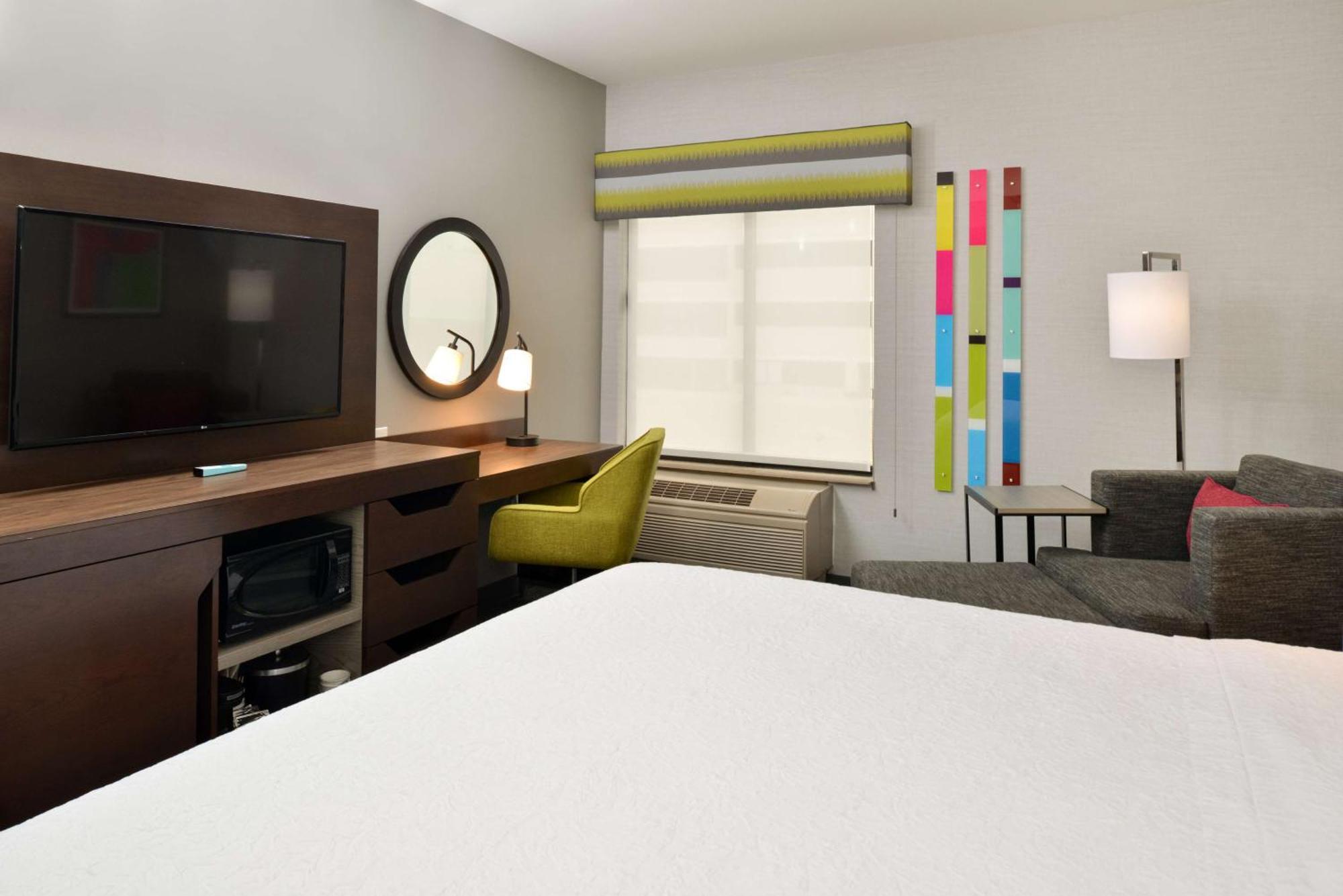 King Room Accessible Tub Mobility Hearing Access or Non-Smoking