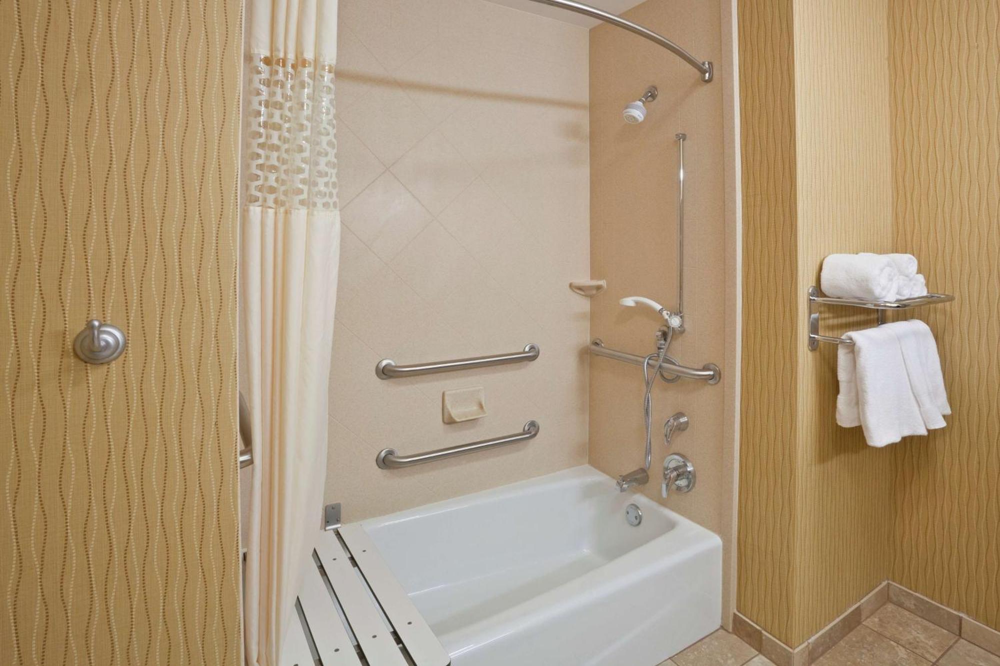 King Room Accessible Tub Mobility Hearing Access or Non-Smoking