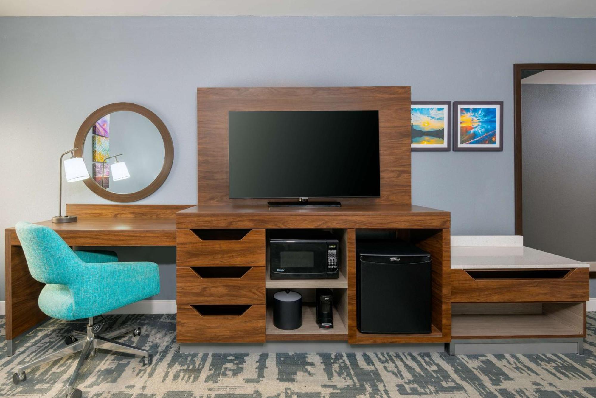 Larger King Room with Shower and Sofa Bed