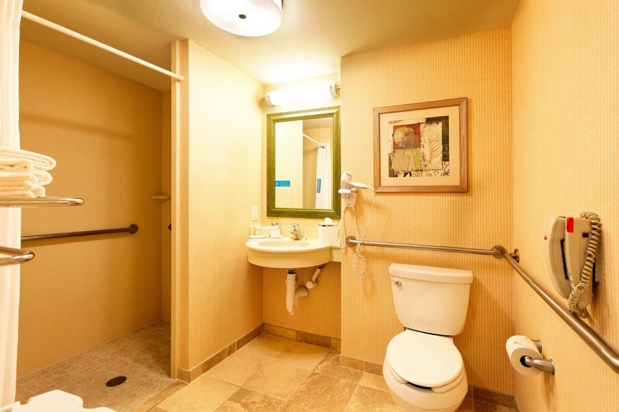Queen Room Two Queen Beds Mobility Hearing Access or Non-Smoking
