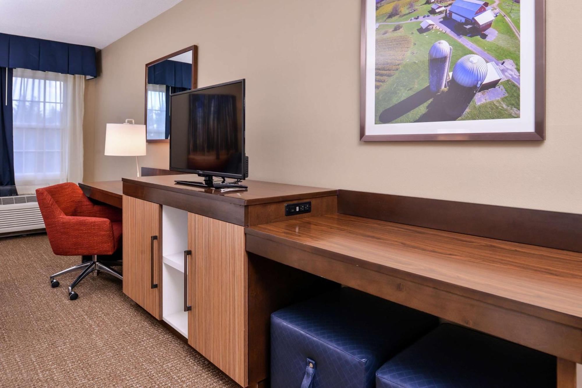Queen Room Two Queen Beds Hearing Accessible
